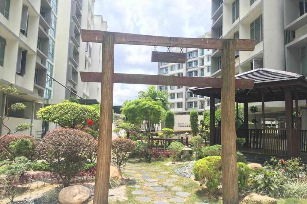 8pax Mount austin Midori Green homestay