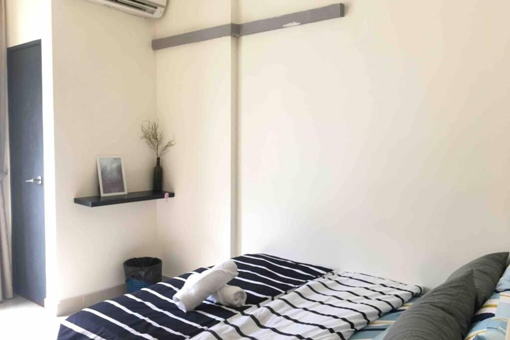 8pax Mount austin Midori Green homestay