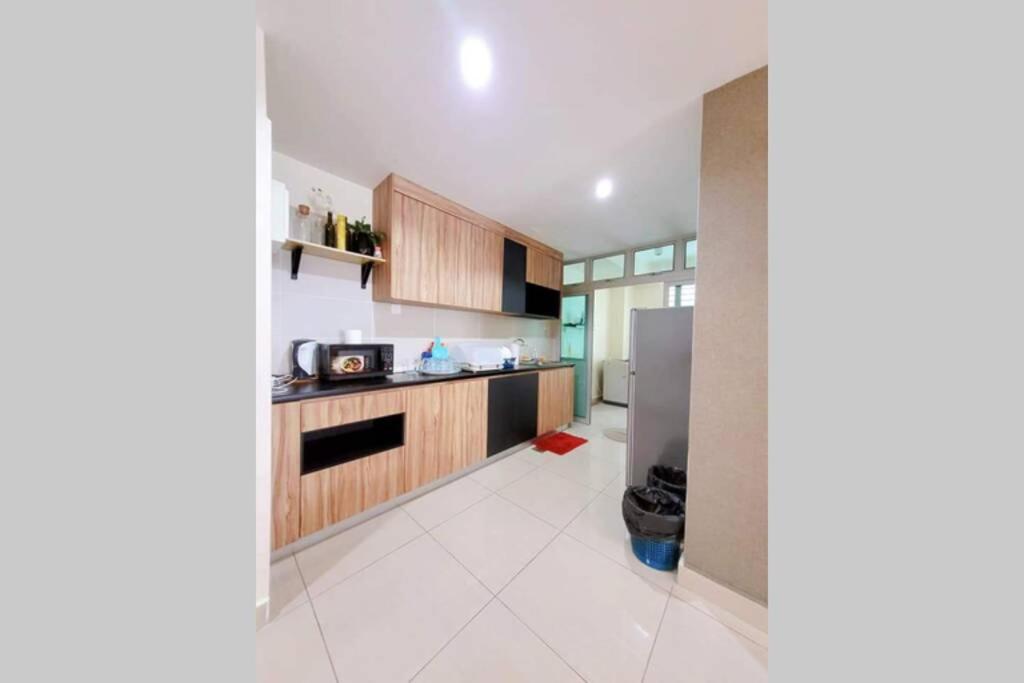 8pax Mount austin Midori Green homestay