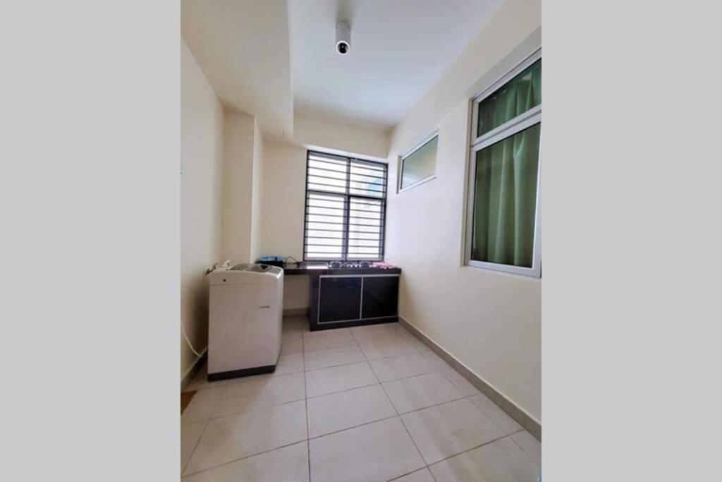 8pax Mount austin Midori Green homestay