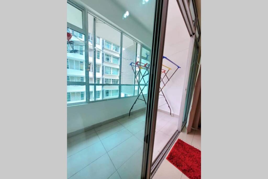 8pax Mount austin Midori Green homestay