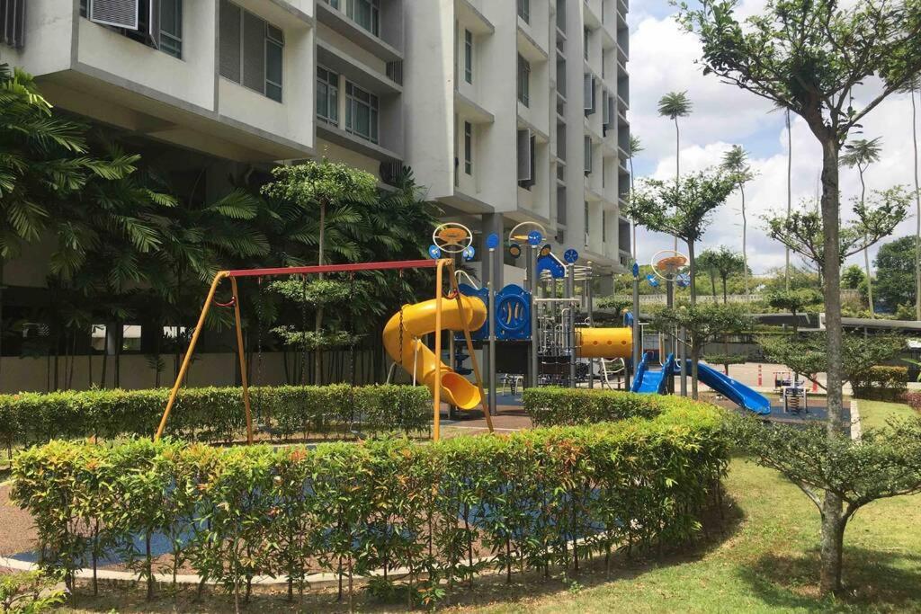 8pax Mount austin Midori Green homestay