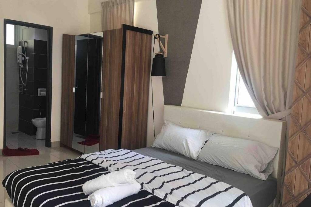 8pax Mount austin Midori Green homestay