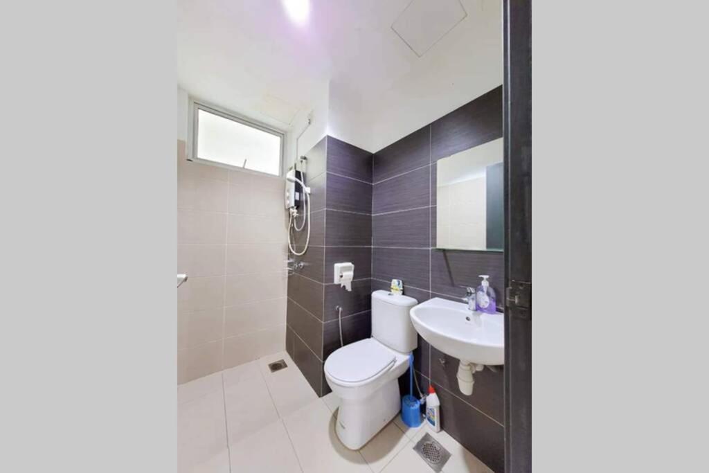 8pax Mount austin Midori Green homestay
