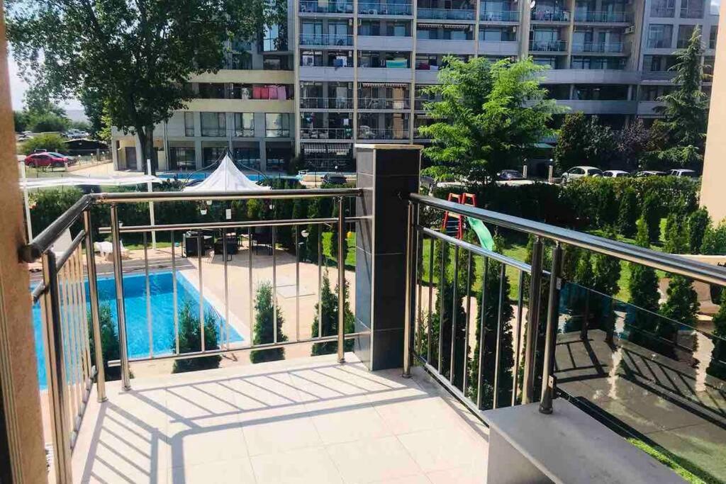VIP VISION - 214 entire flat 2 beds two baths view 2
