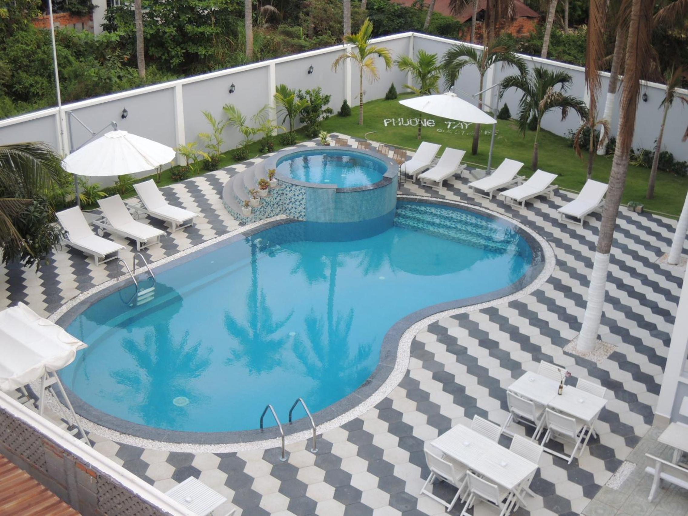 Phuong Tay Guest House view 2
