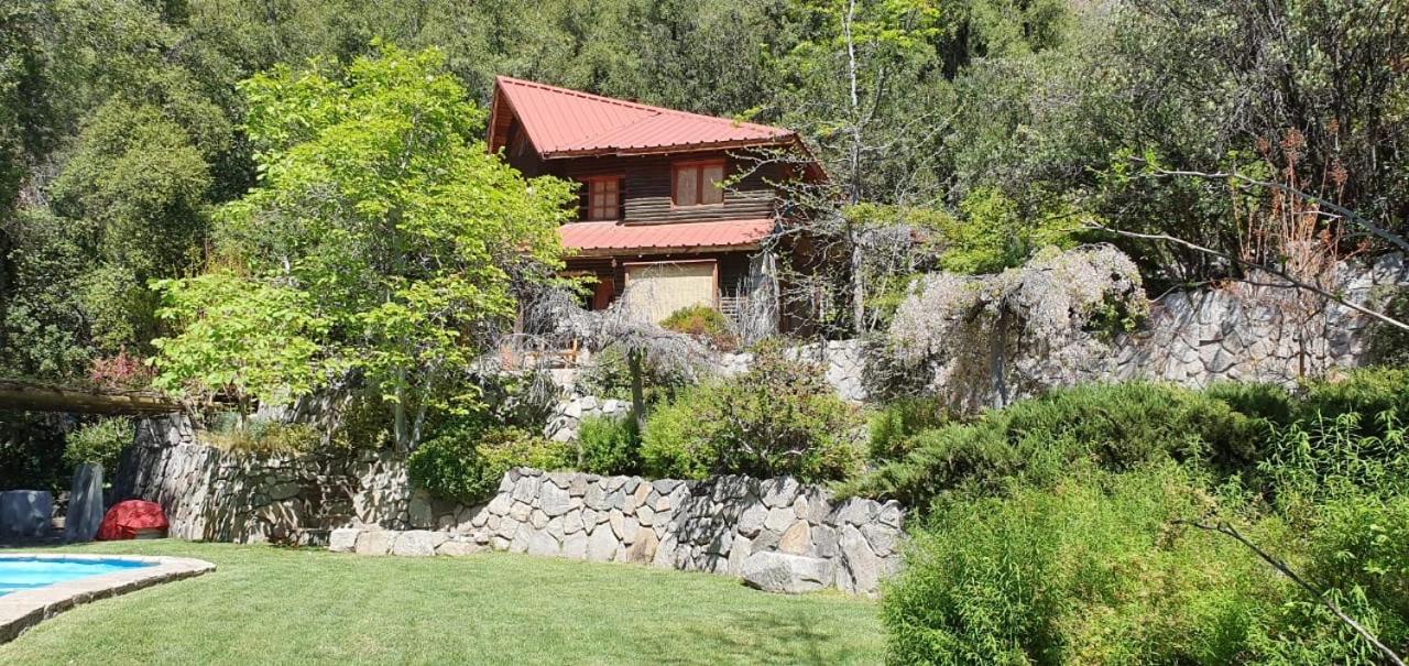 Casa de Montaña inmersa en Bosque Nativo