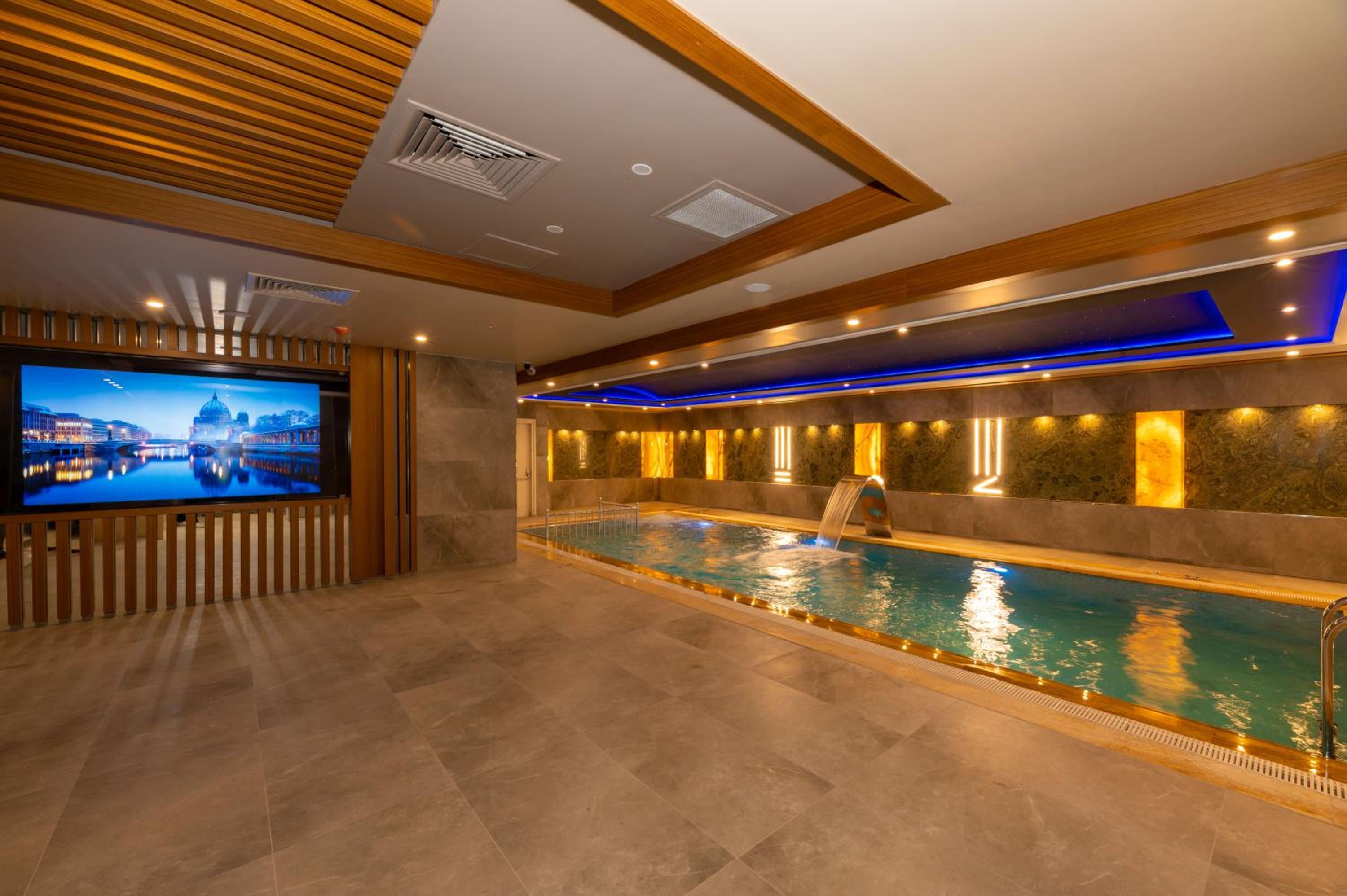 Ramada By Wyndham Istanbul Pera Taksim - Image 31