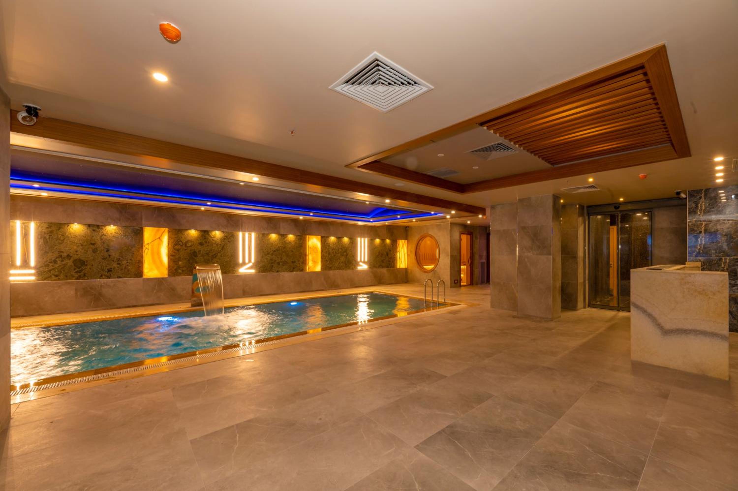 Ramada By Wyndham Istanbul Pera Taksim - Image 39