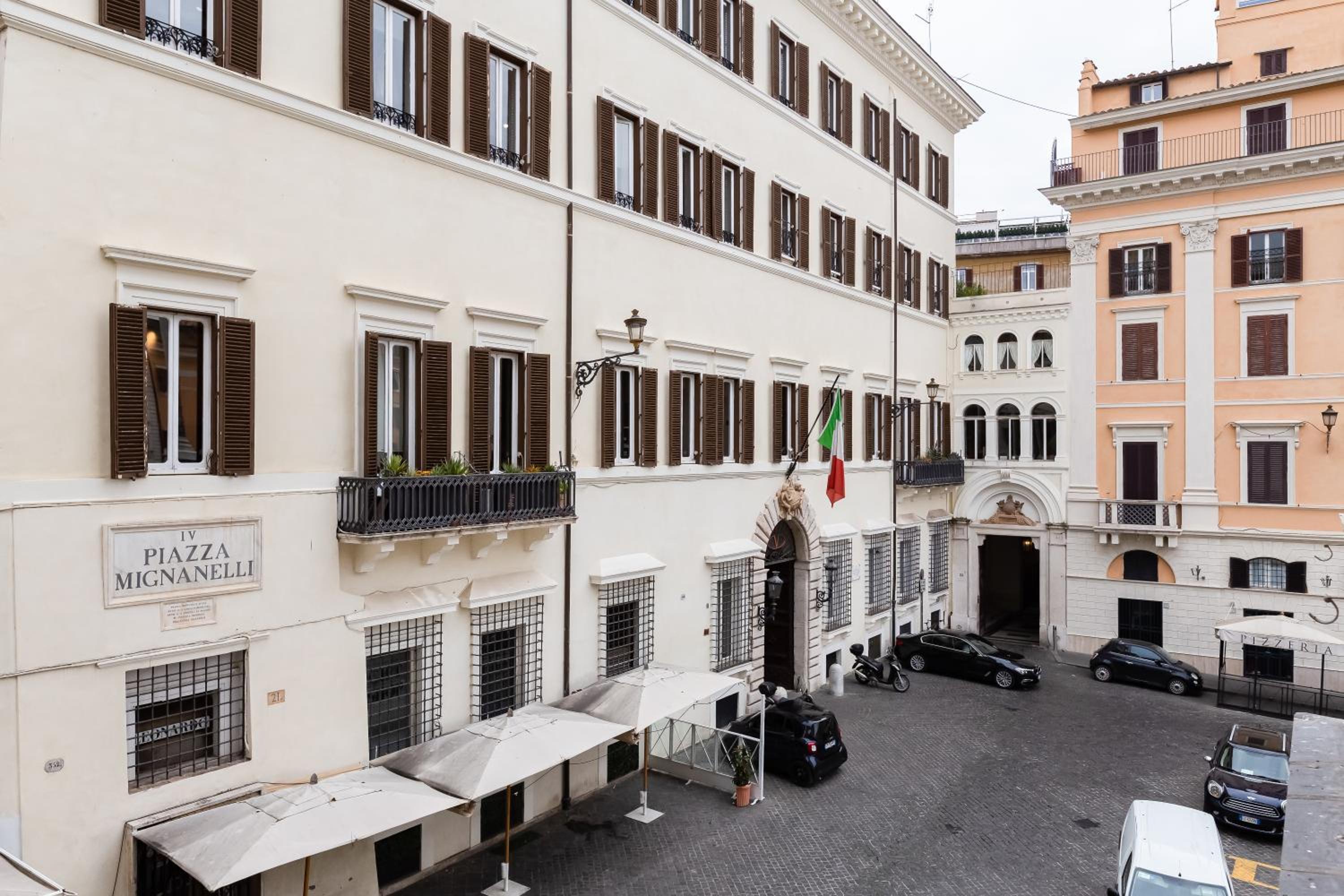 BDC - Spanish Steps Gold 2bdr suite