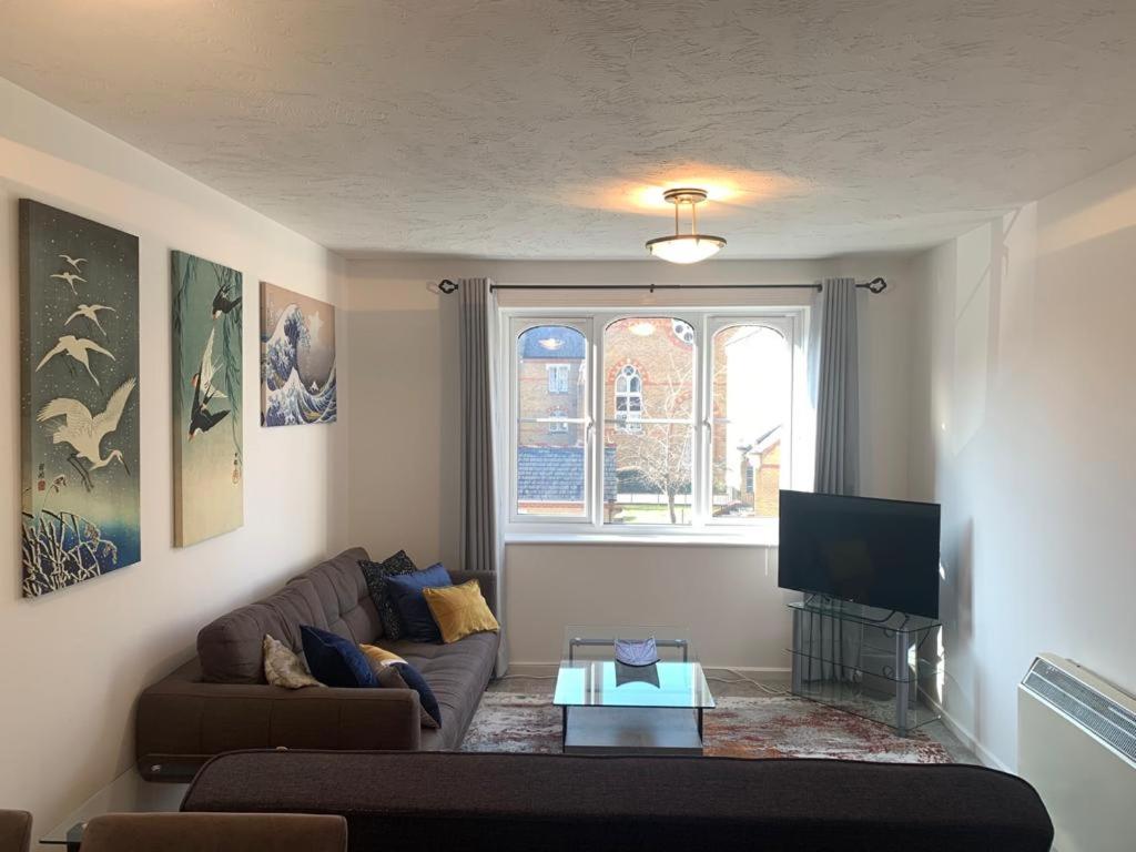 Watford Gemini - Eton 1 - Nr Watford Junction, M1 ,M25 view 4