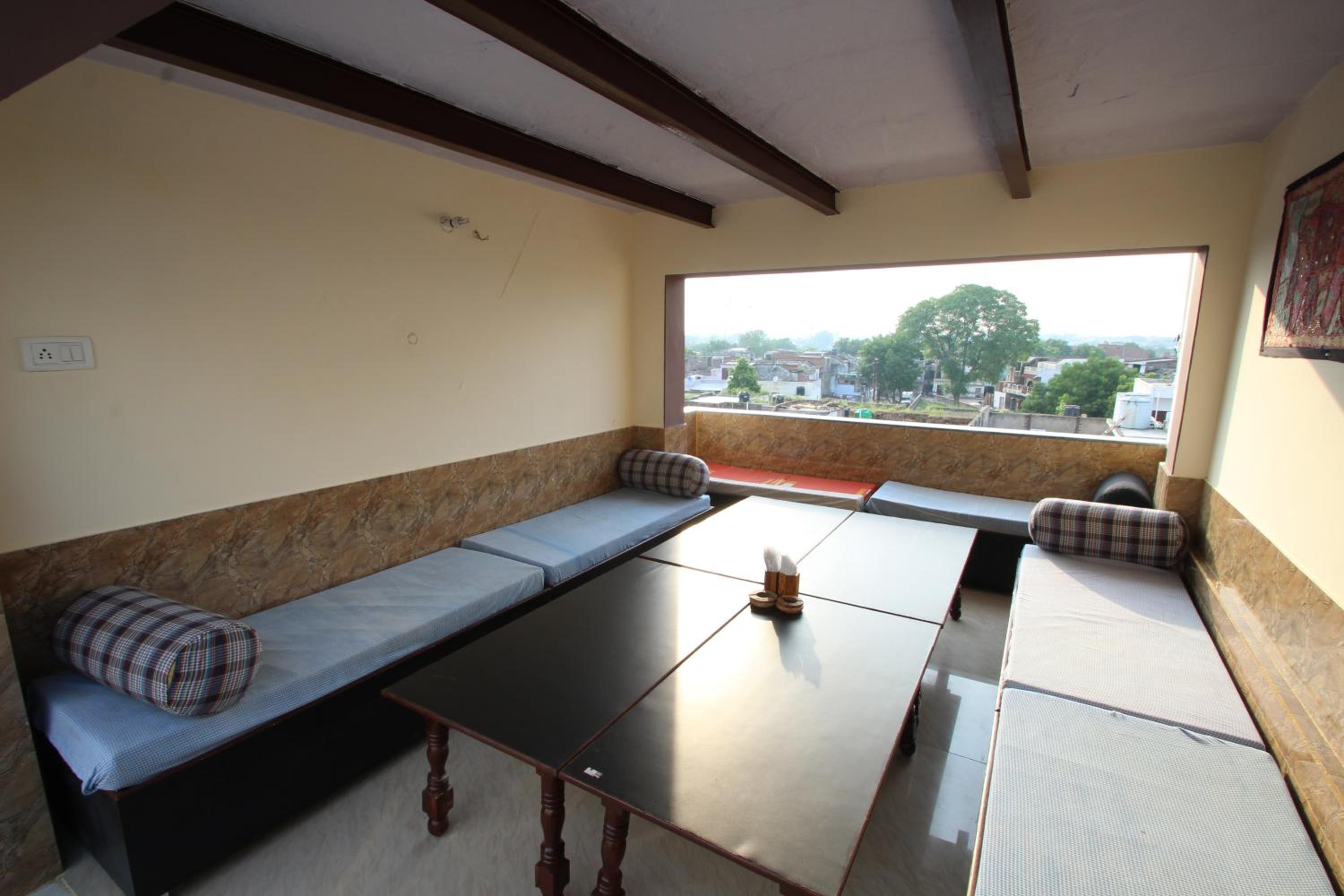 Friends Guest House & Hostel- near TAJ MAHAL