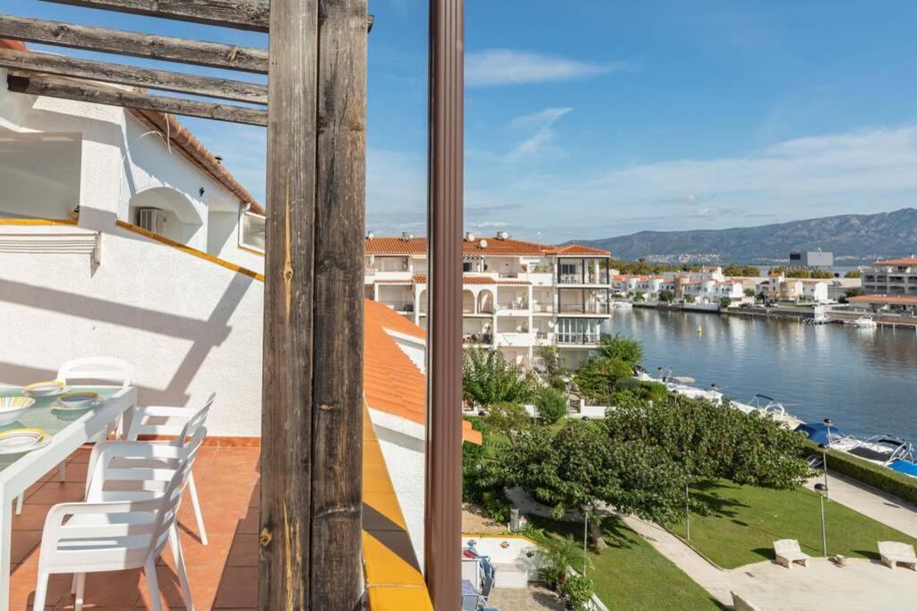 Flateli Empuriabrava view 4