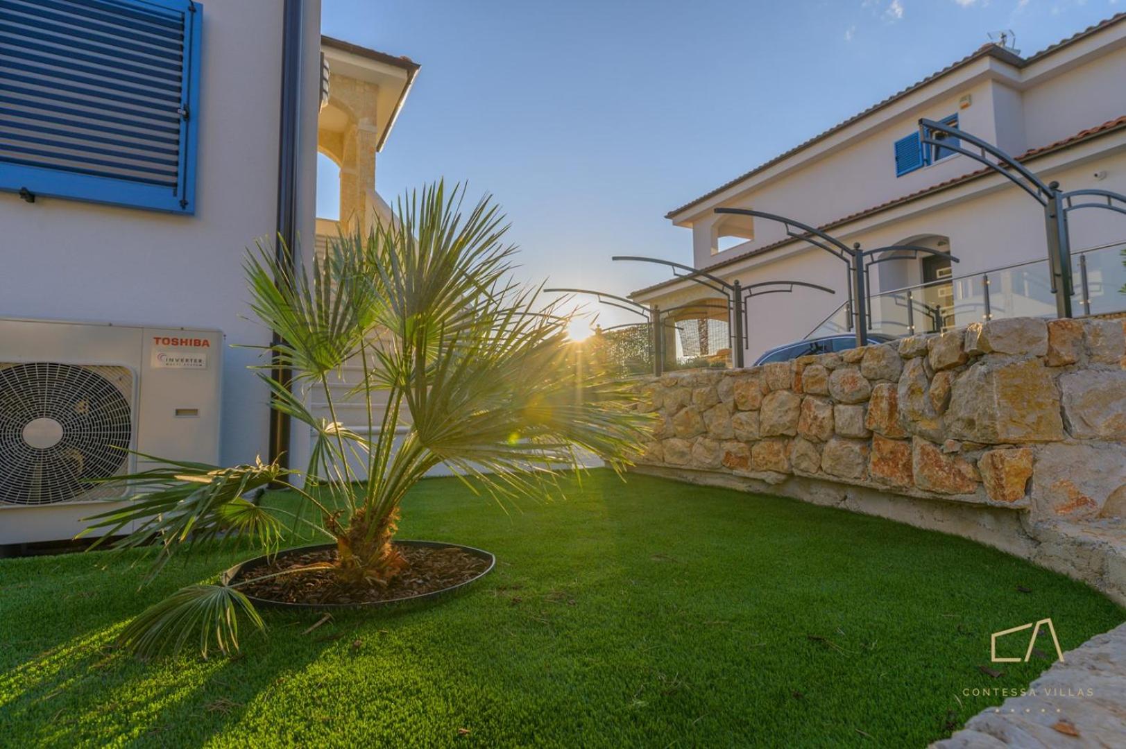 Luxury Apartments Loma view 3