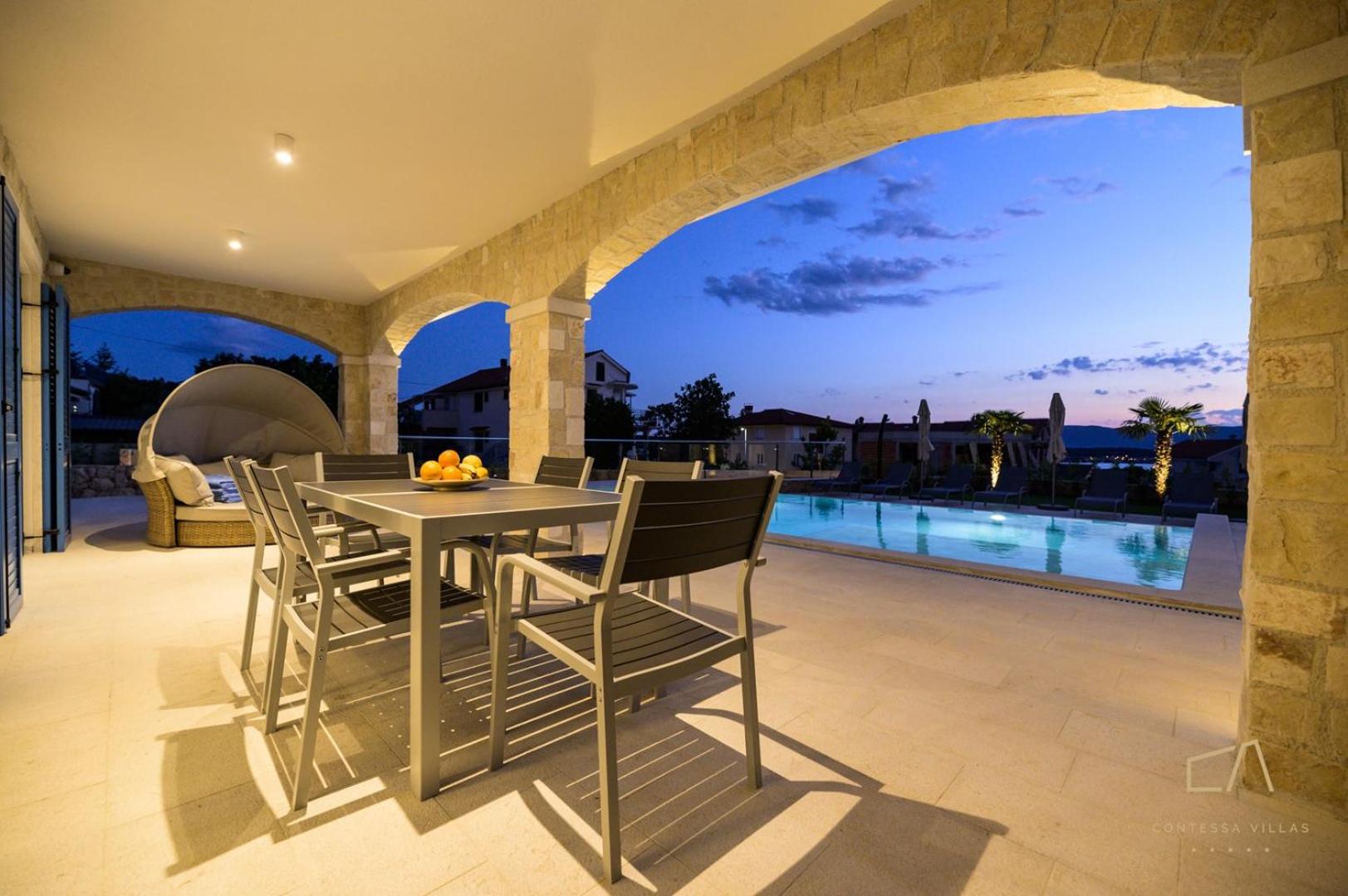 Luxury Apartments Loma view 4