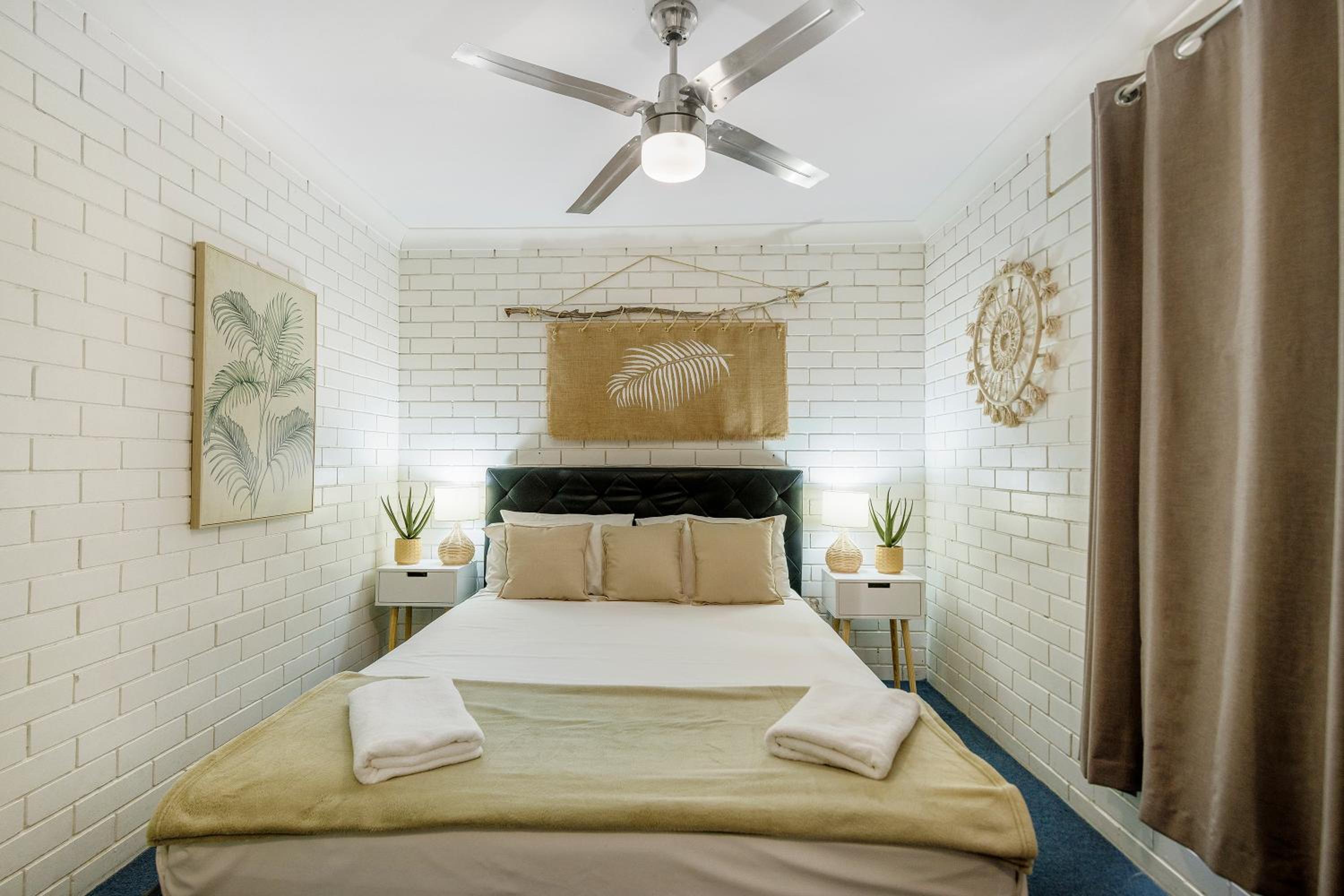 Surfers Paradise- meters from the beach!