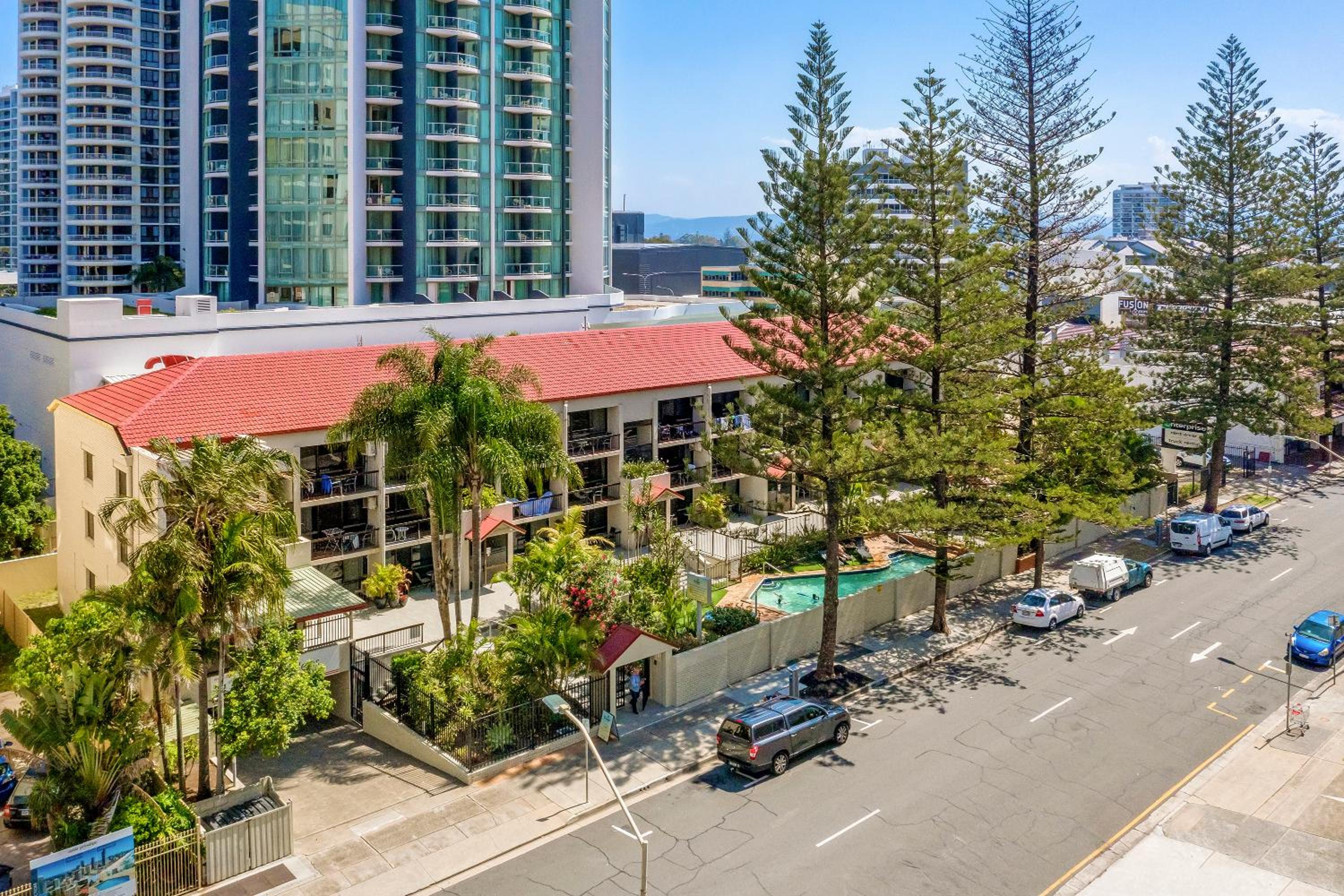 Surfers Paradise- meters from the beach!