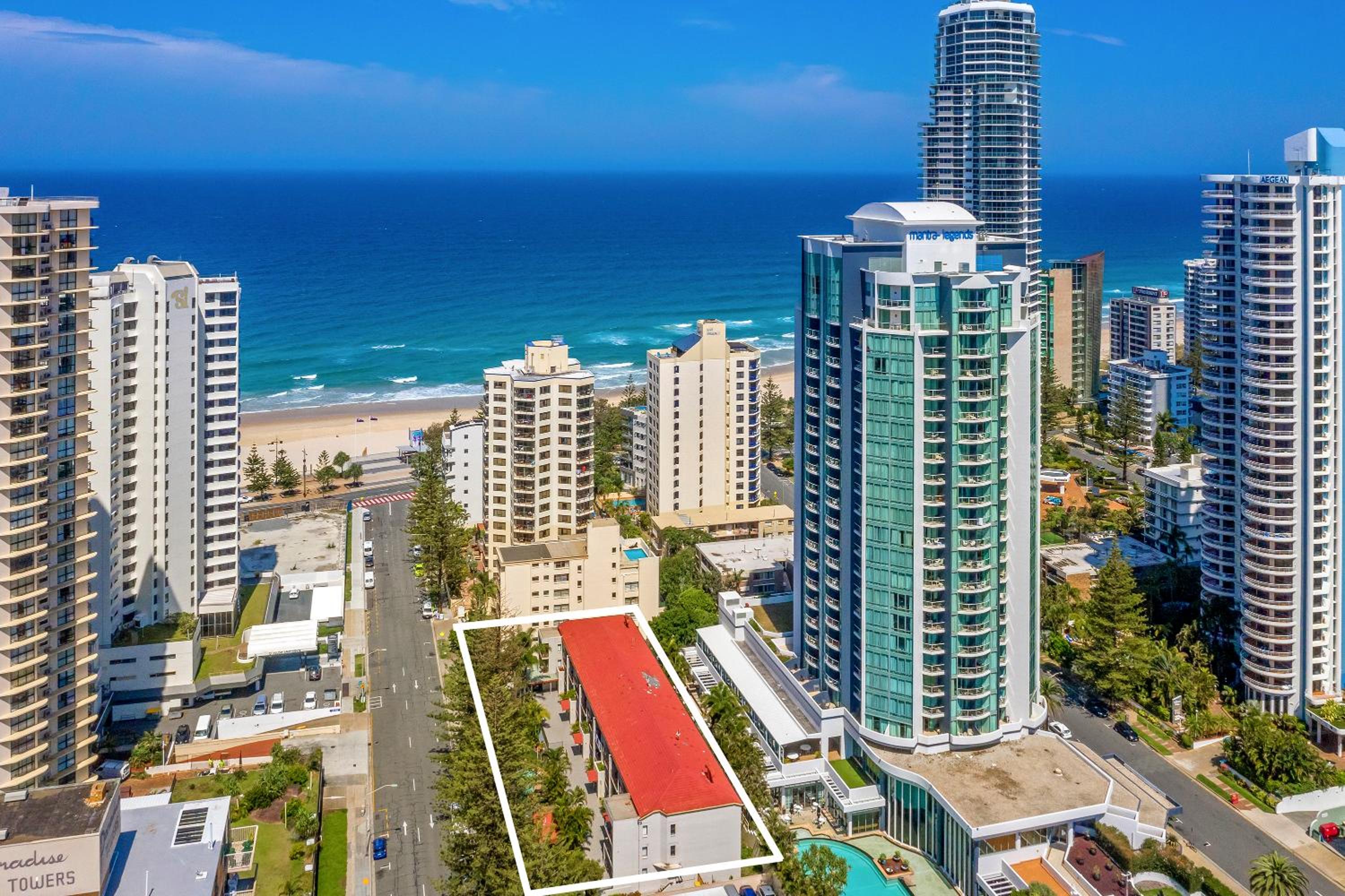 Hotel Surfers Paradise- meters from the beach! - Image 1