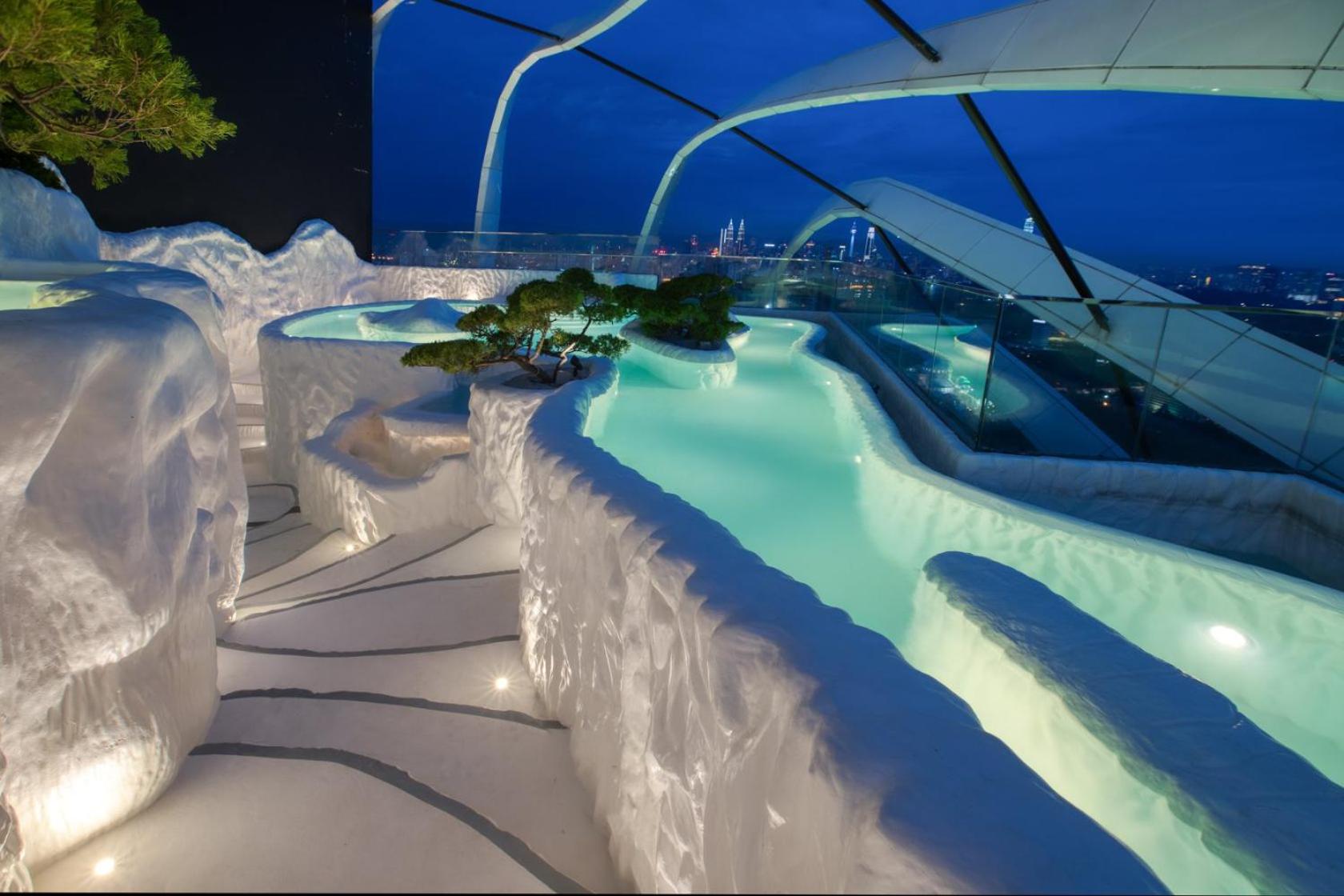 Arte Mont Kiara Luxury Suite with Heated Jacuzzi Pods - Free Parking - Next to MITEC- by The Stay Hub
