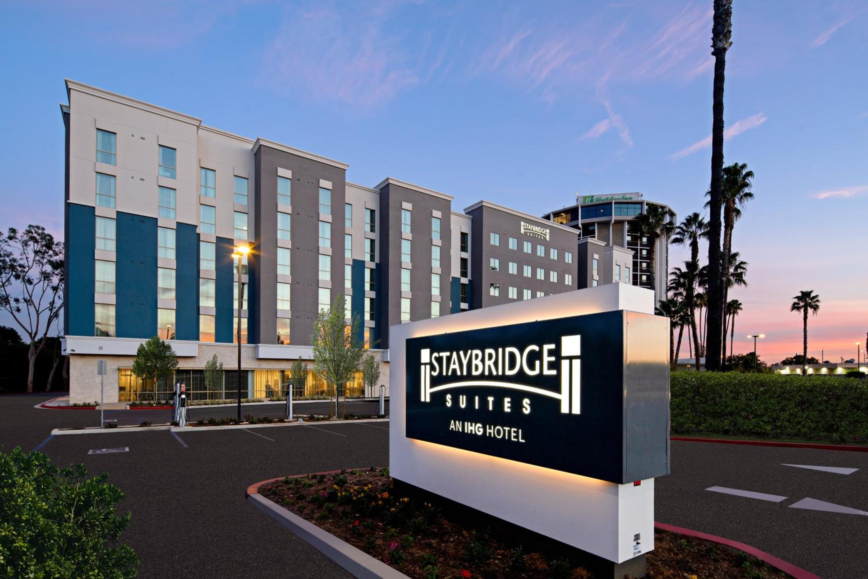 Hotel Staybridge Suites - Long Beach Airport, an IHG Hotel - Image 1