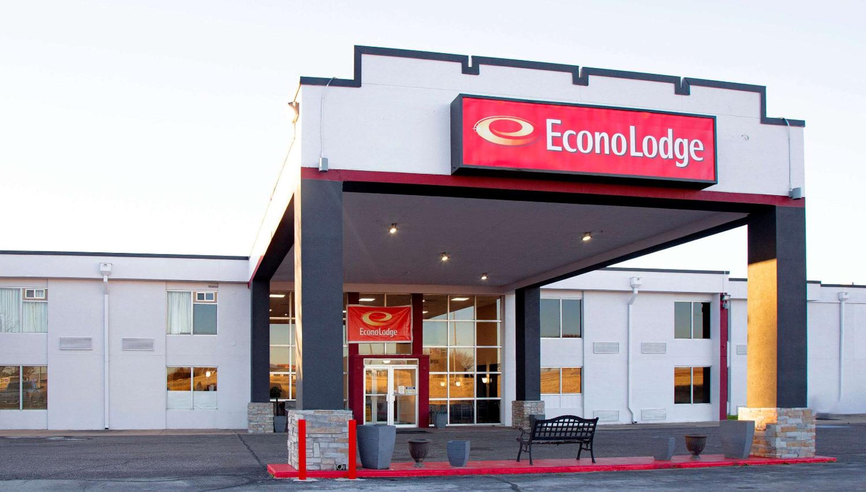 Econo Lodge Ardmore view 2