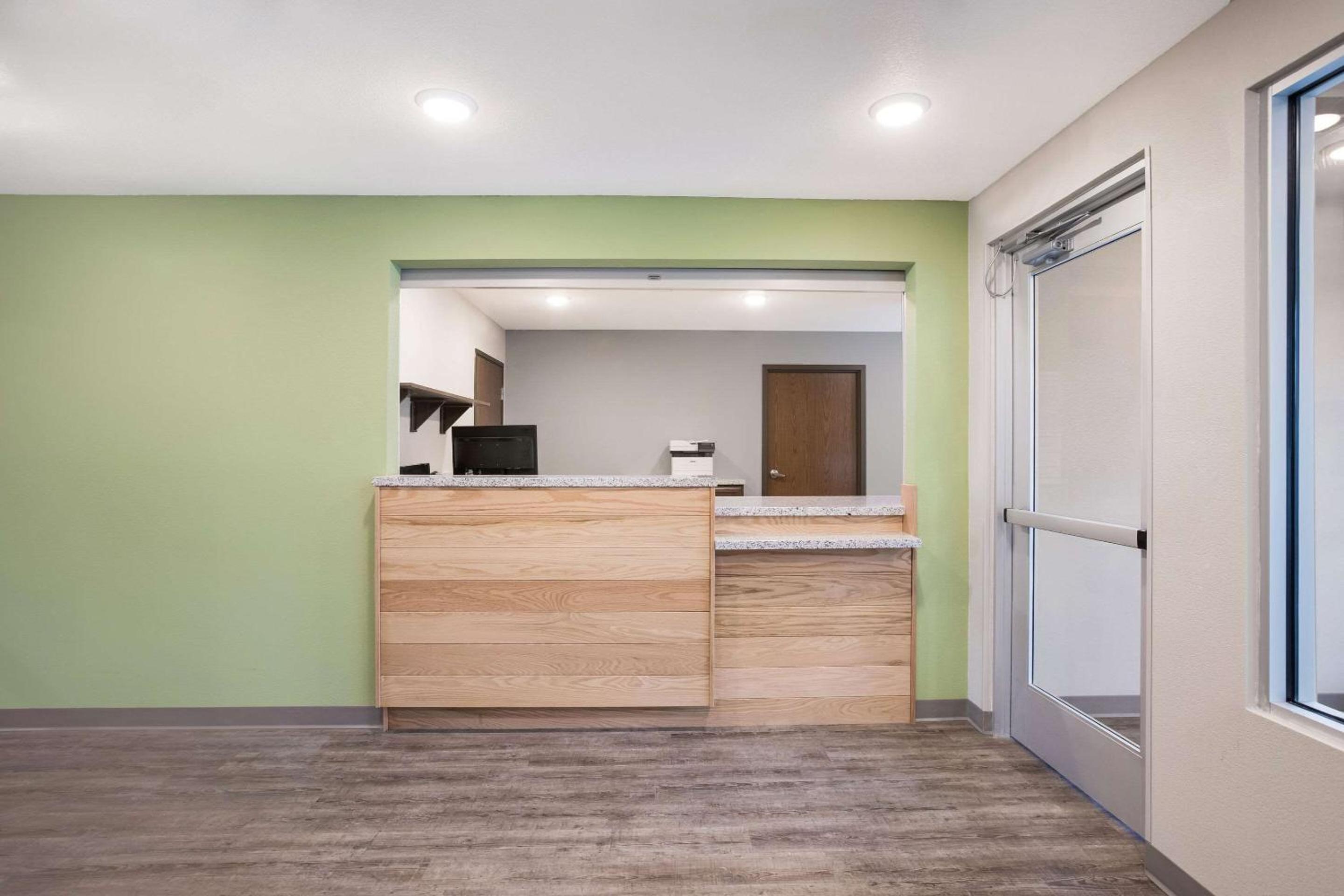WoodSpring Suites Detroit Madison Heights view 4