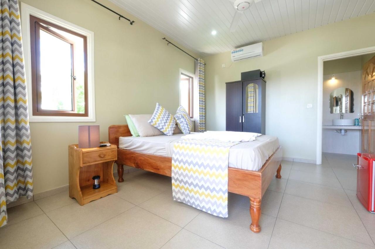 Le lagon bleu guest house by Hyde tide
