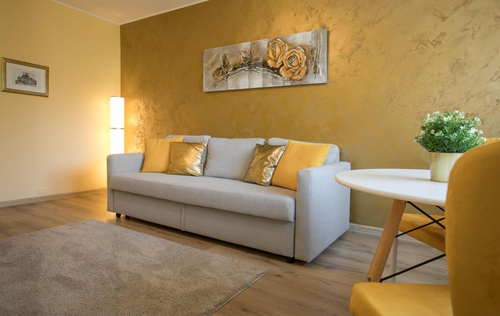 GOLDEN APARTMENT BANEASA view 2