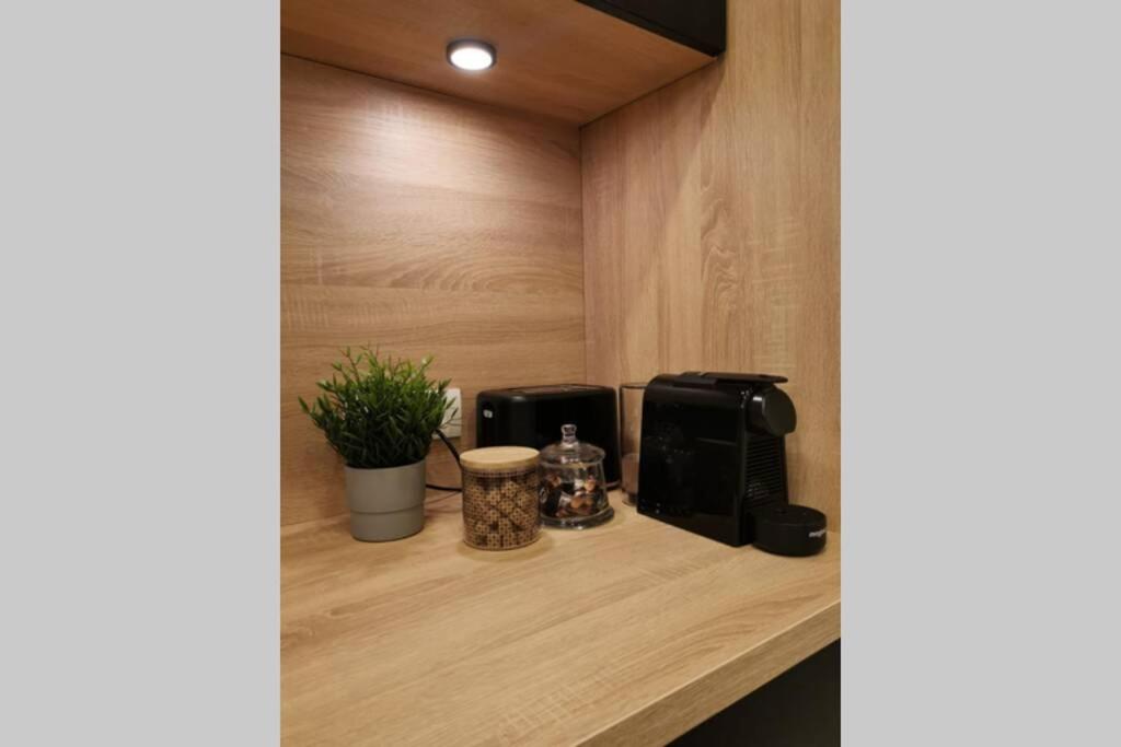 Glamour Dristor brand new Studio