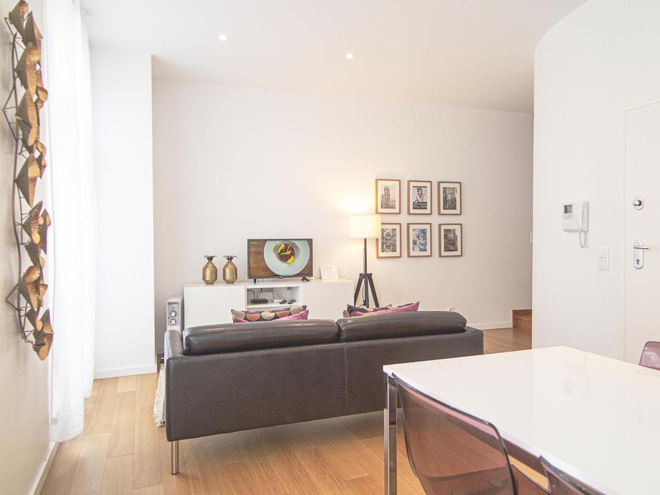 Baixa chiado 2 bedroom duplex apt with AC elevator view 2