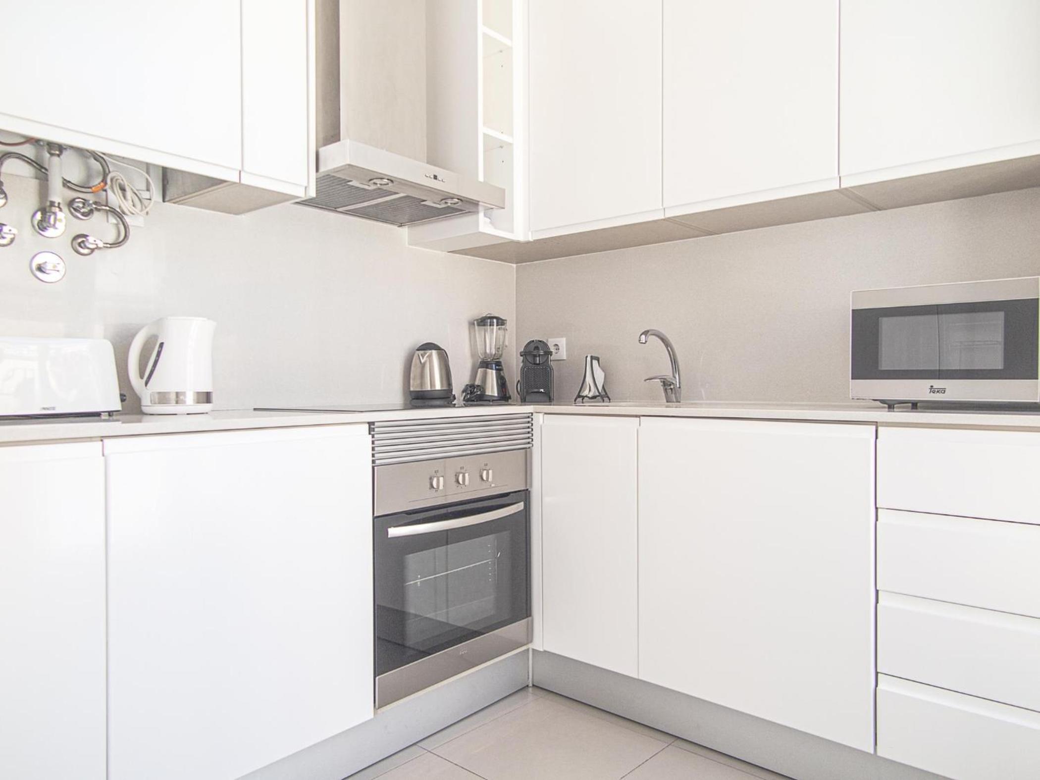 Baixa chiado 2 bedroom duplex apt with AC elevator view 5