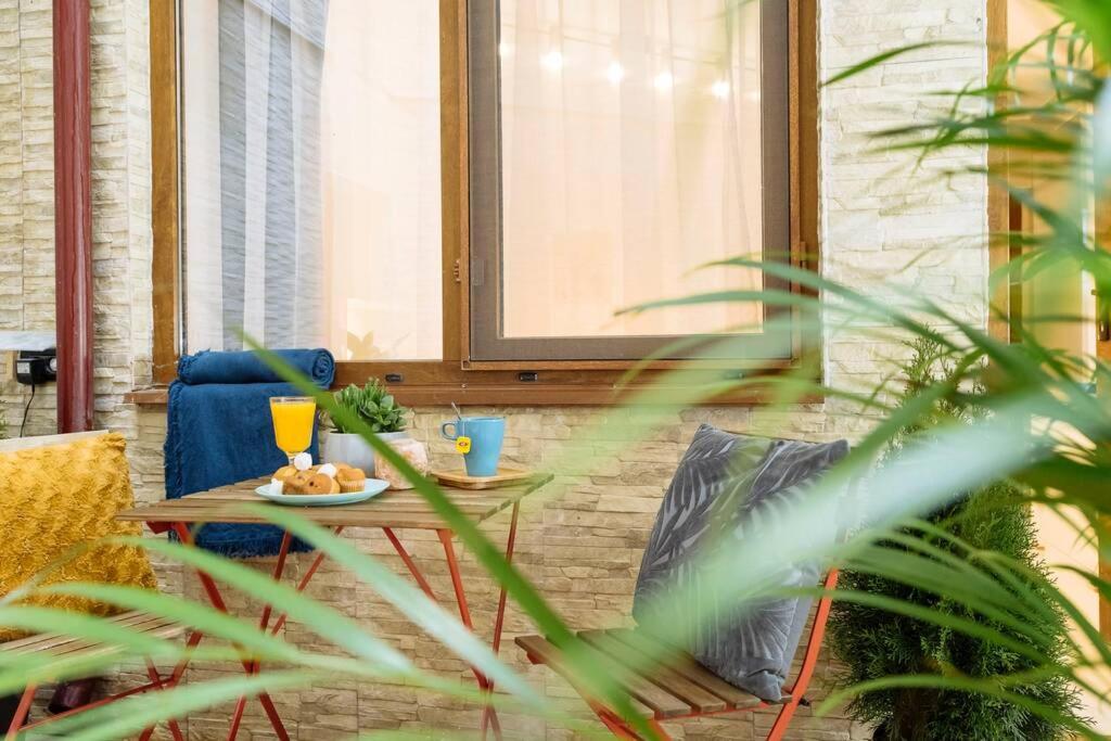 Studio with private terrace next to CiČmigiu