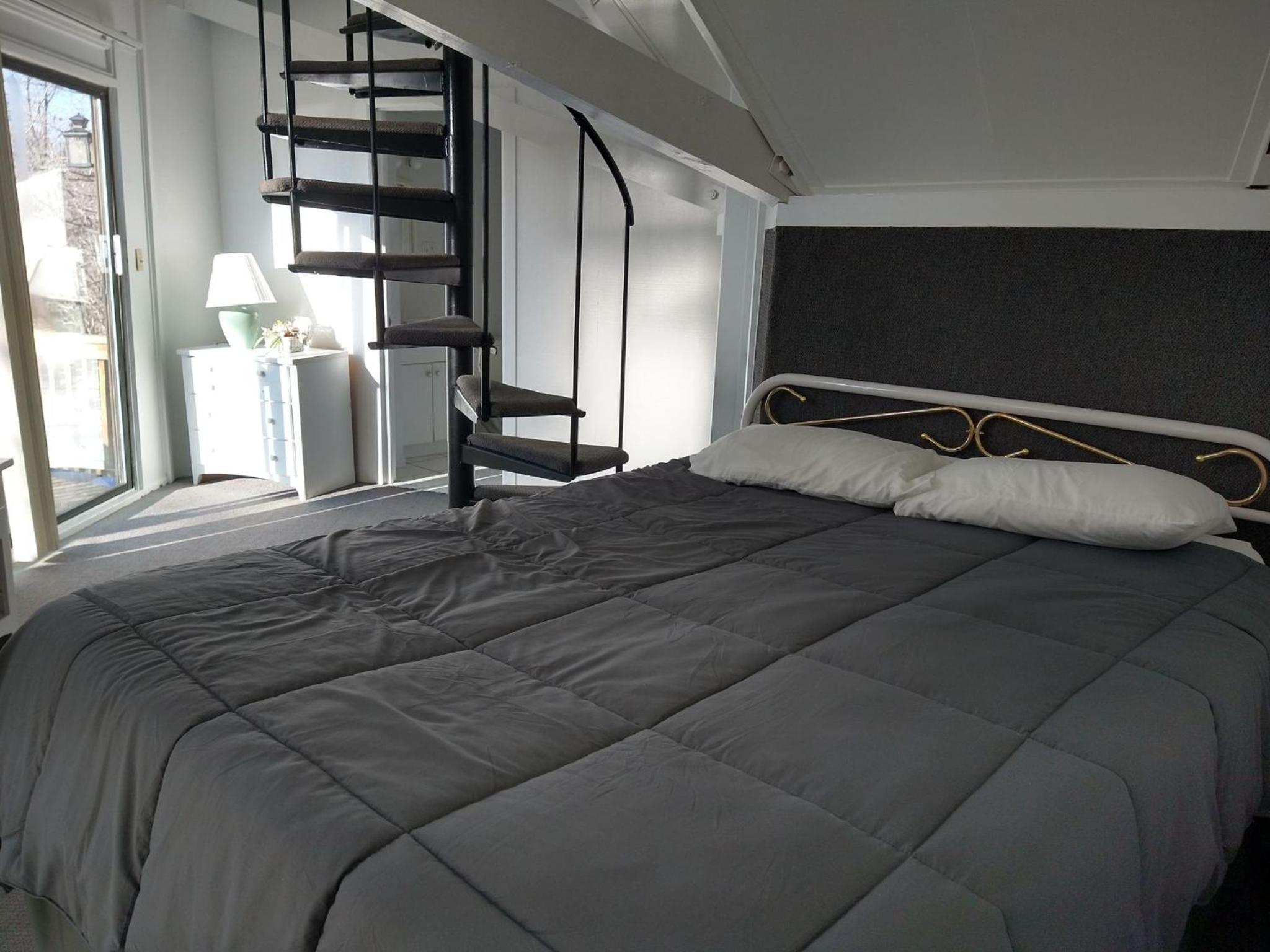 UNIT 17 - TREETOP 2 BEDROOM VILLA view 5