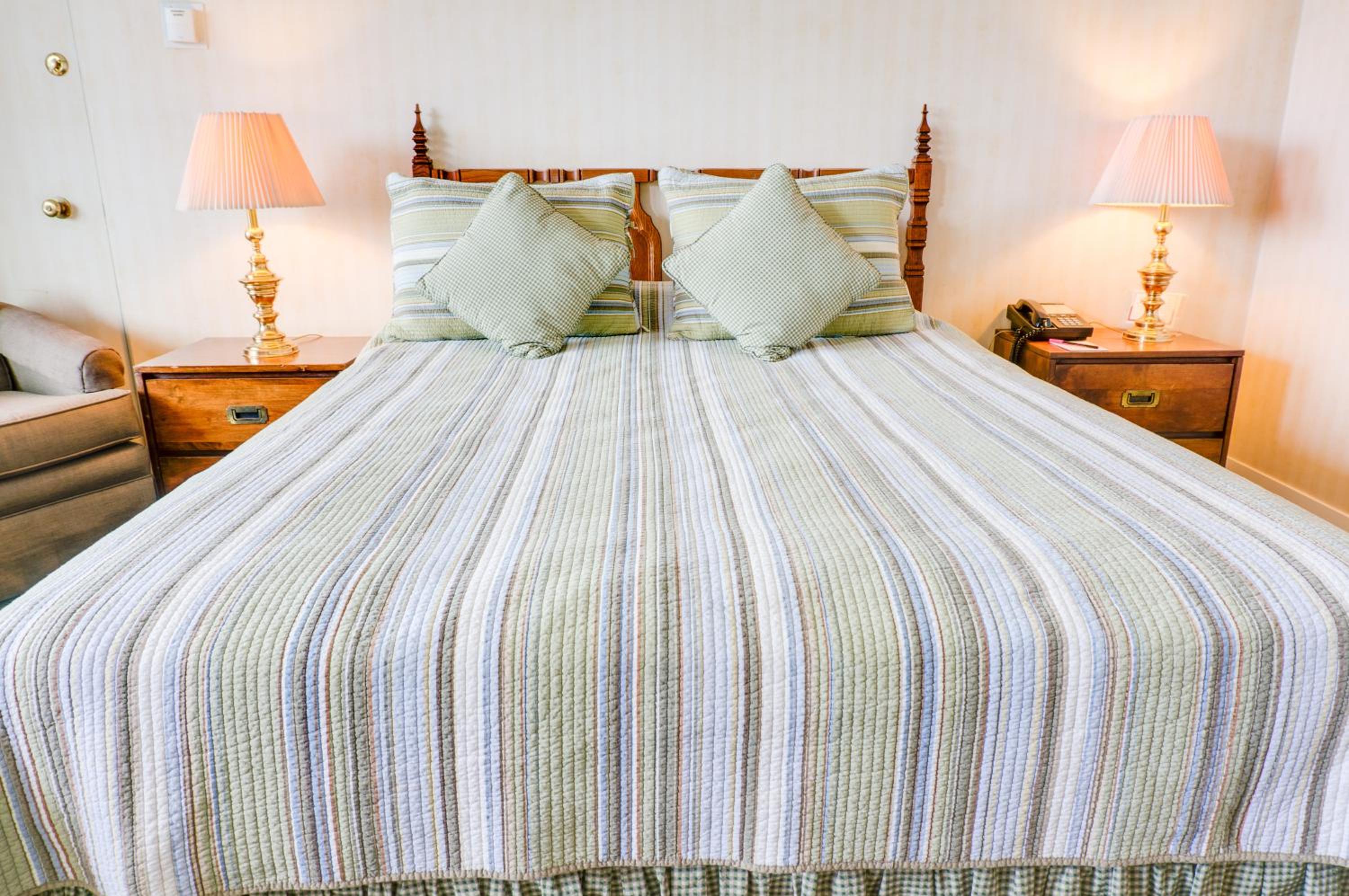 Monterey Vacations - Hofsas House Hotel - Property Image 2