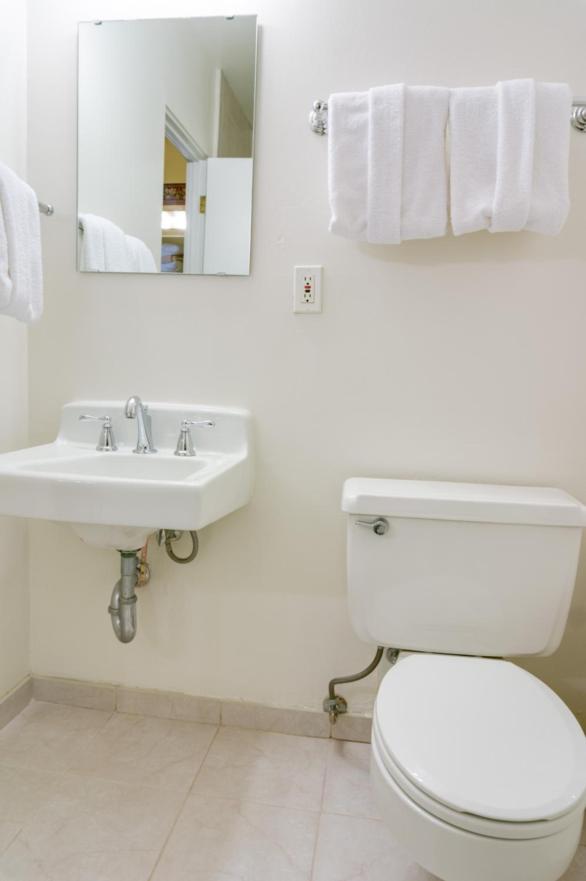 Monterey Vacations - Hofsas House Hotel - Property Image 4