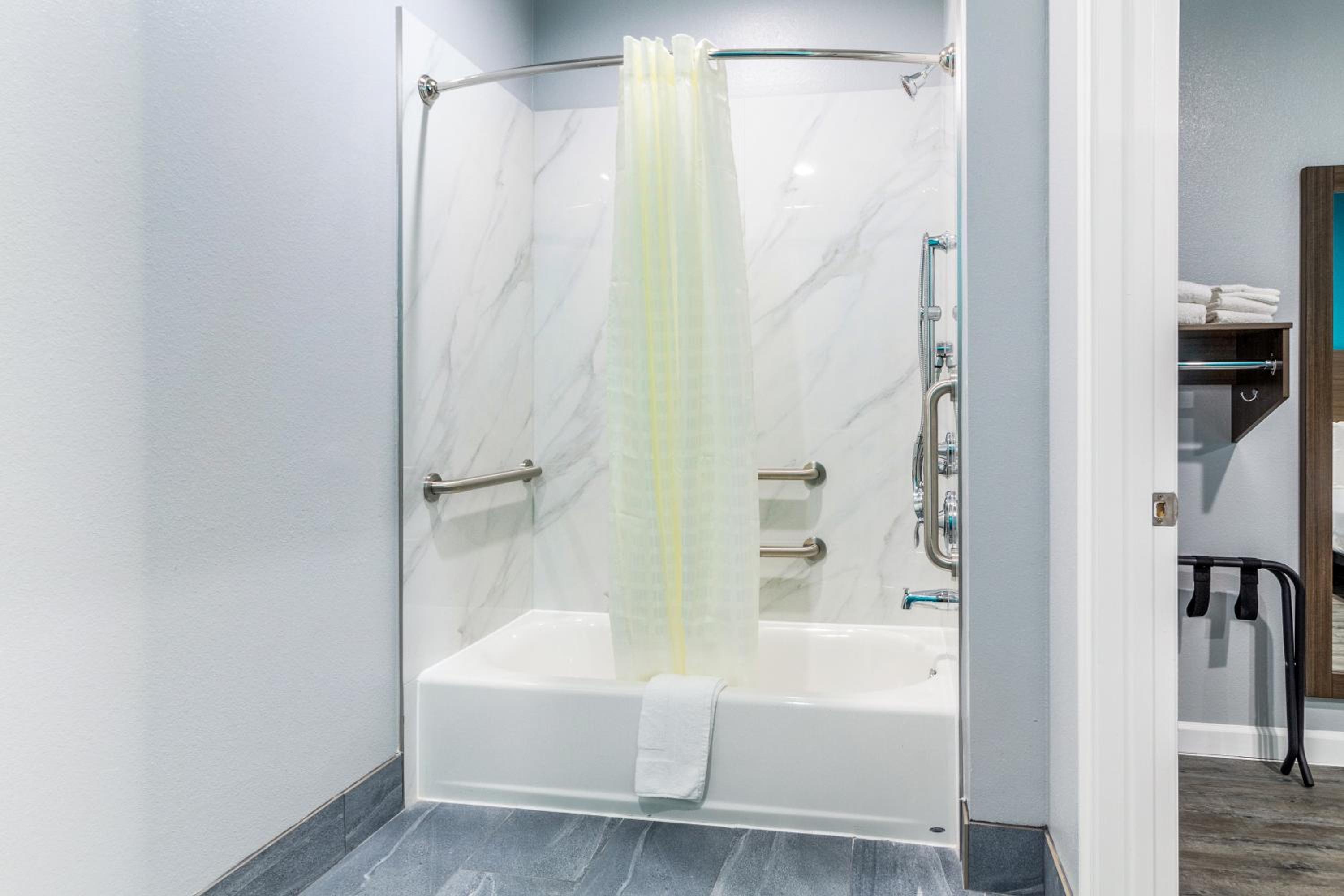 Americas Best Value Inn Suites Kingwood IAH Airport - Property Image 19