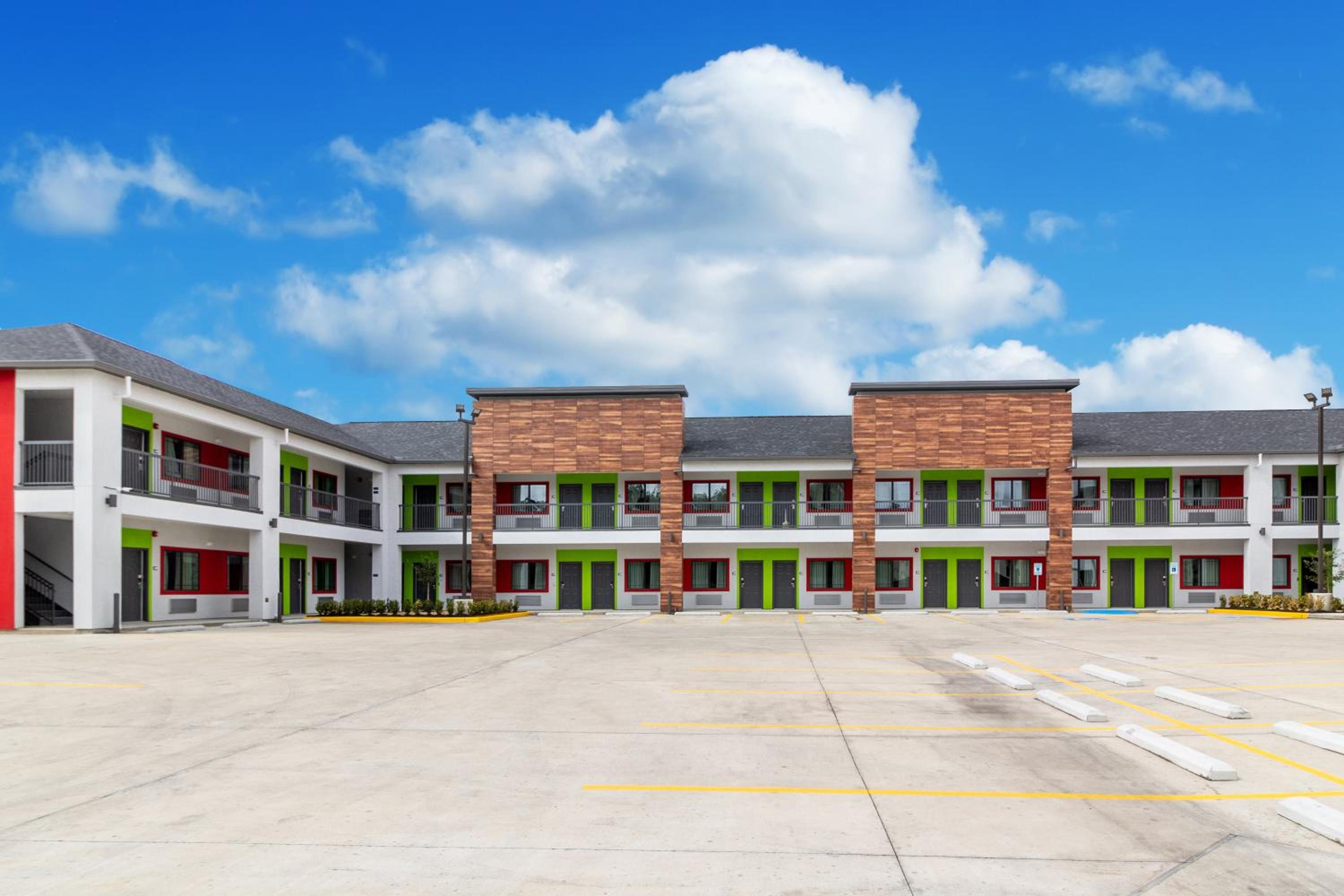 Americas Best Value Inn  Suites Kingwood IAH Airport - Property Image 12