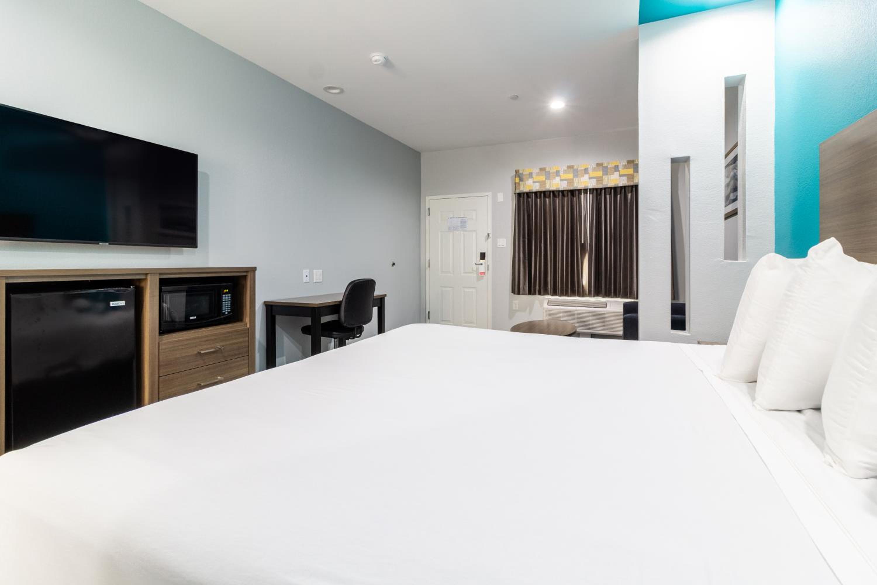 Americas Best Value Inn Suites Kingwood IAH Airport - Property Image 31