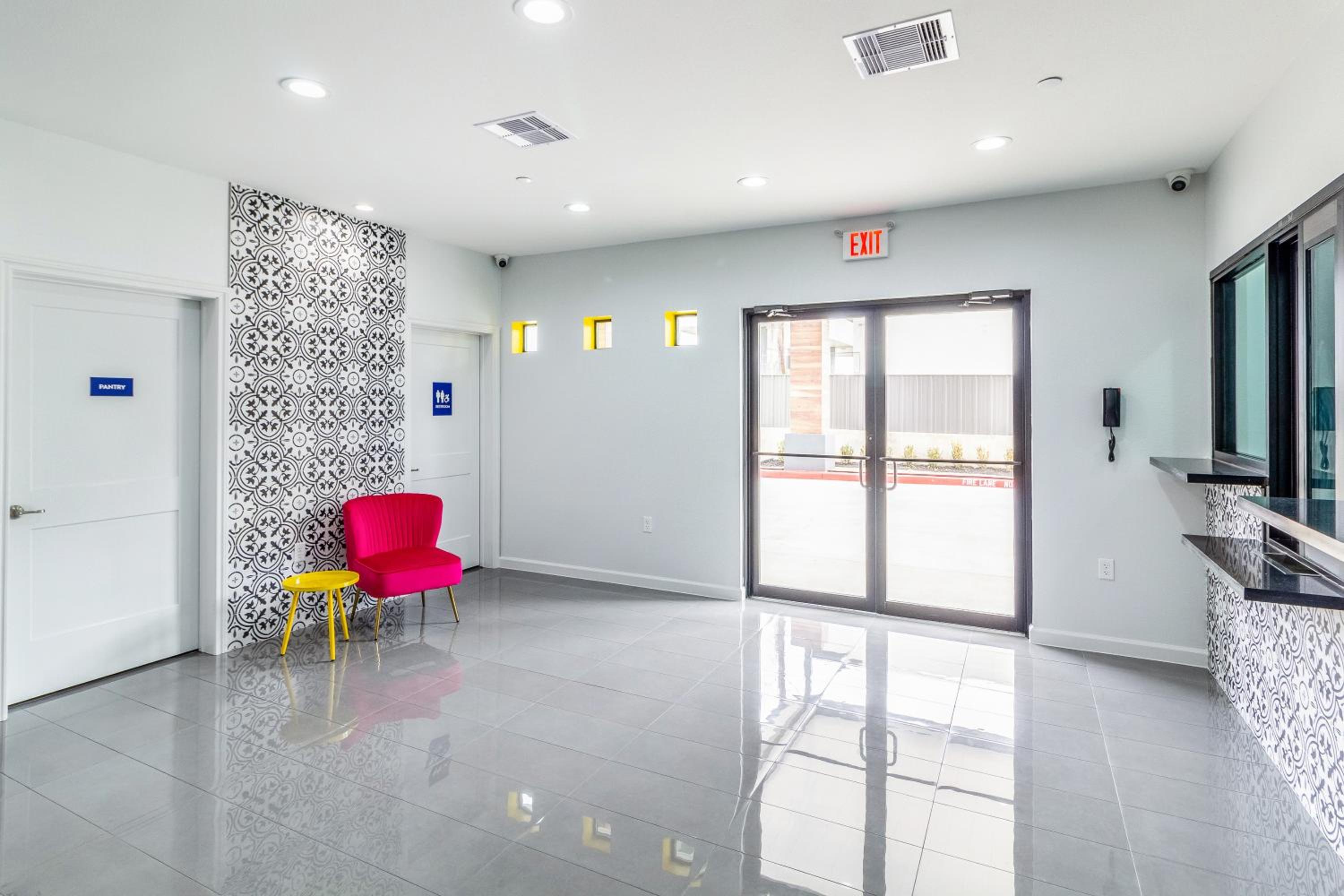 Americas Best Value Inn Suites Kingwood IAH Airport - Property Image 5