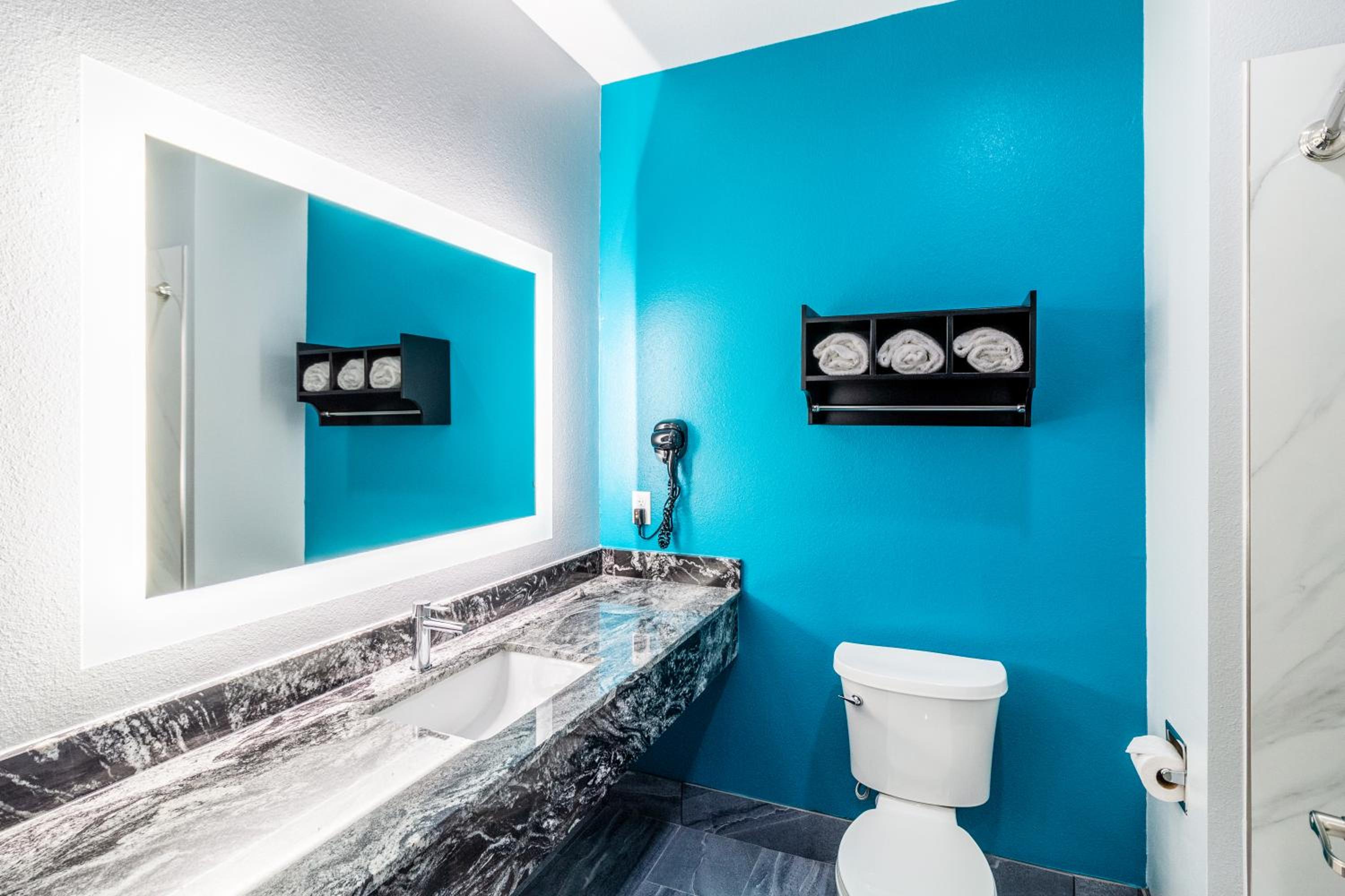 Americas Best Value Inn  Suites Kingwood IAH Airport - Property Image 6