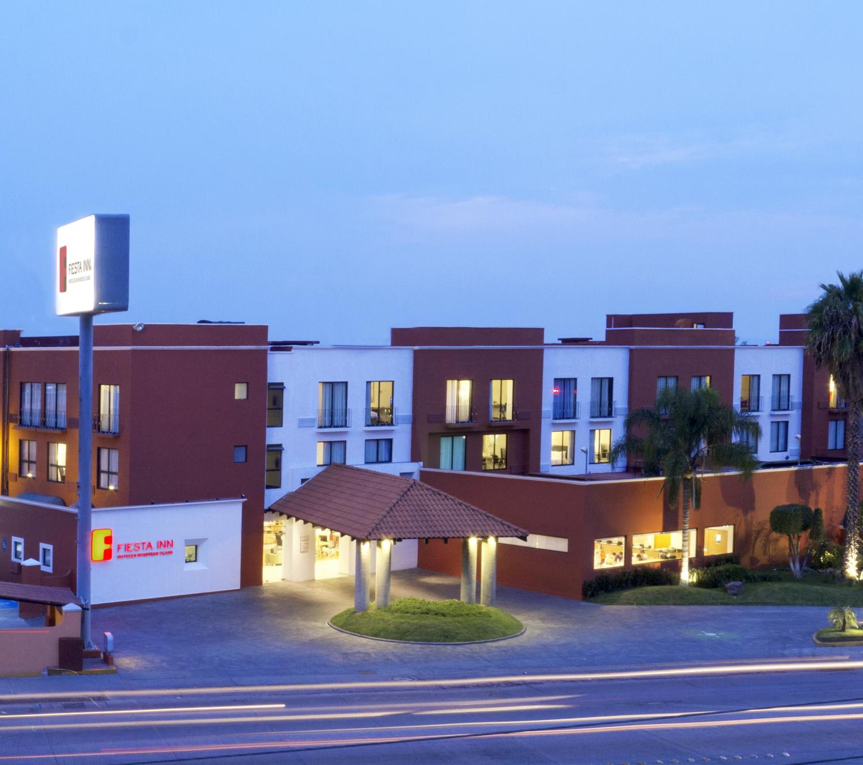 Hotel Fiesta Inn Leon - Image 1