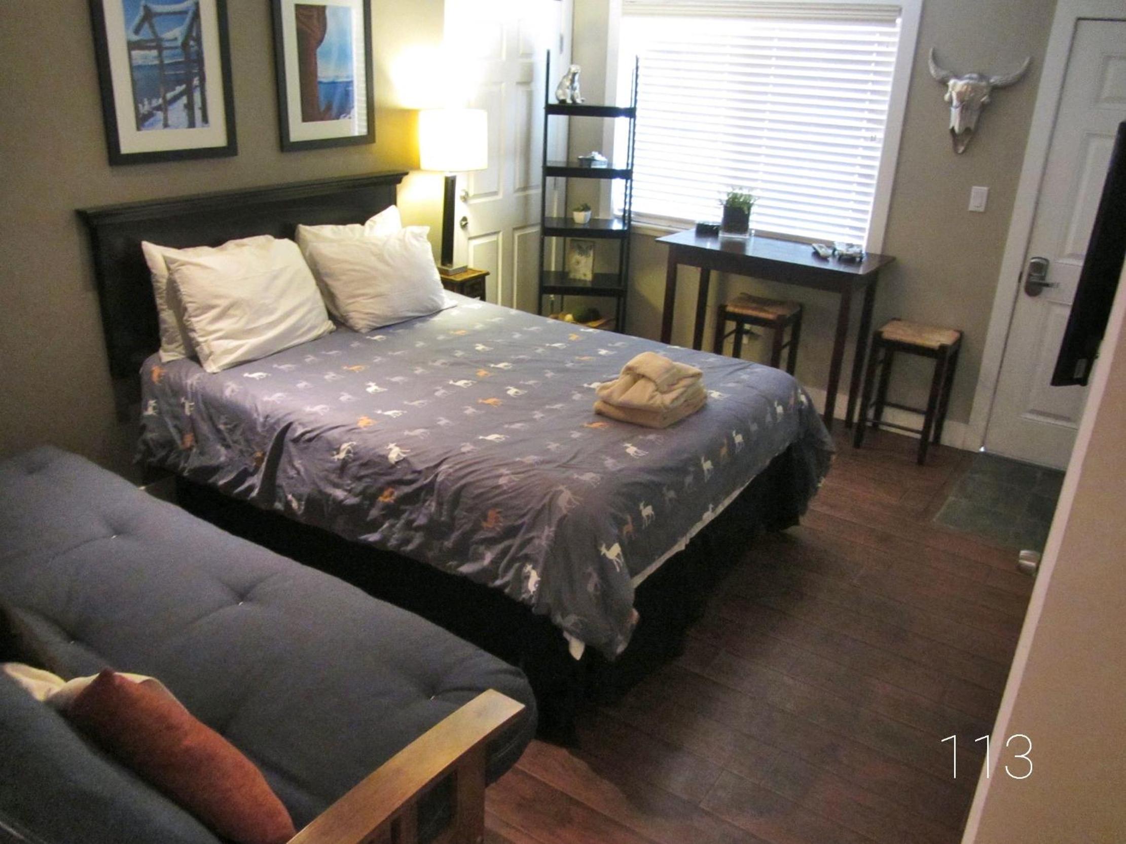 Gondola Lodge with 5-dollar Beach Voucher
