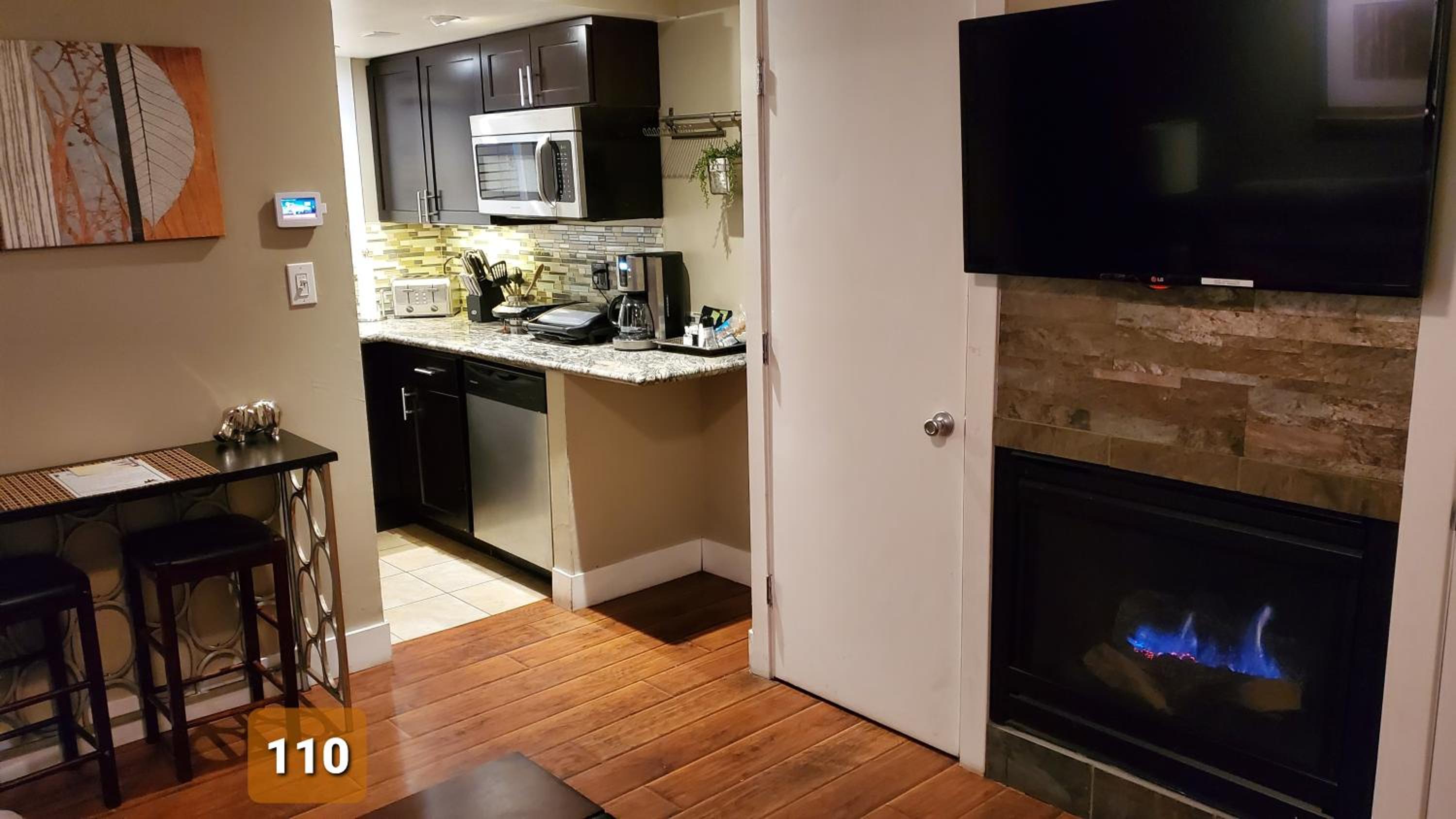 Gondola Lodge with 5-dollar Beach Voucher