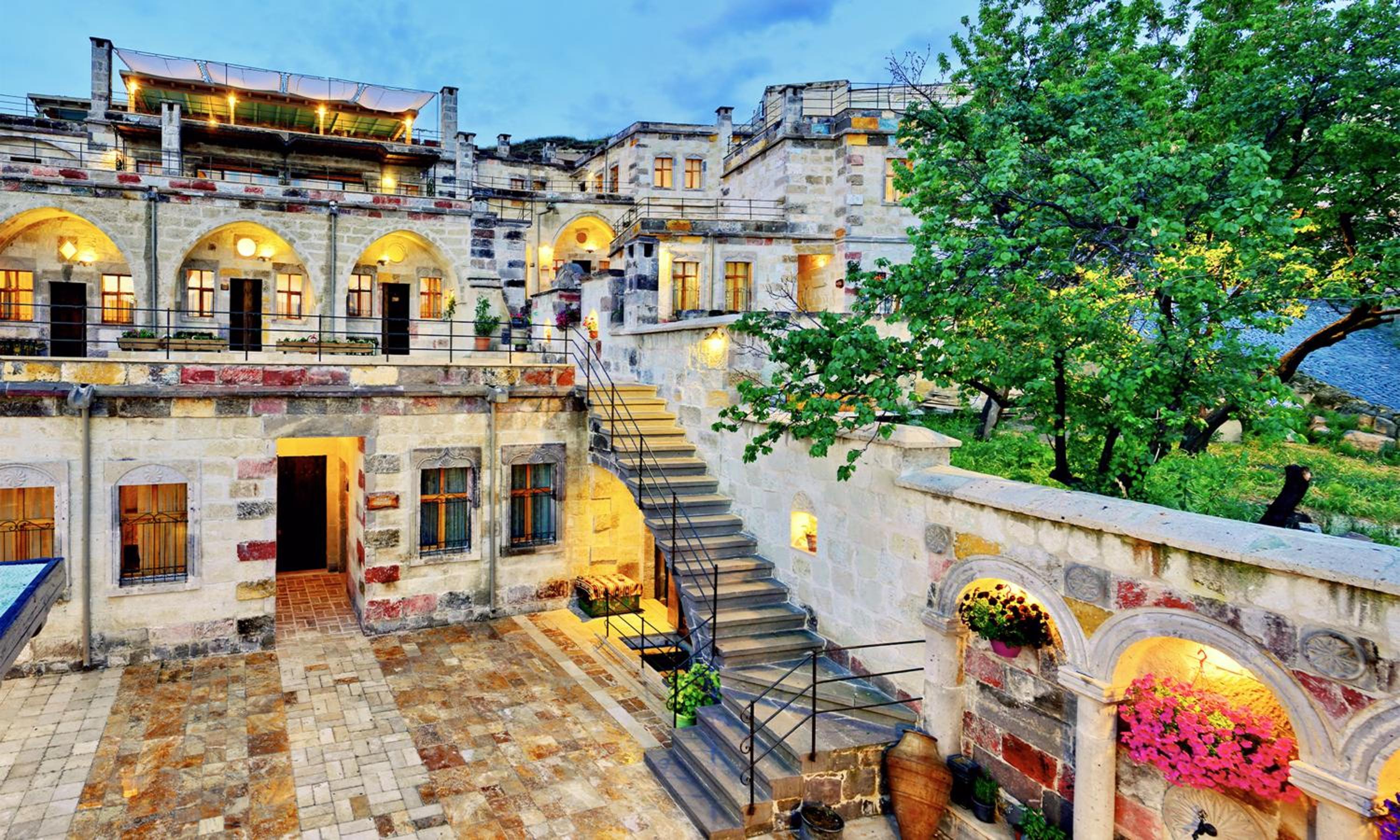 Hotel Seki Cave Suites - Image 1