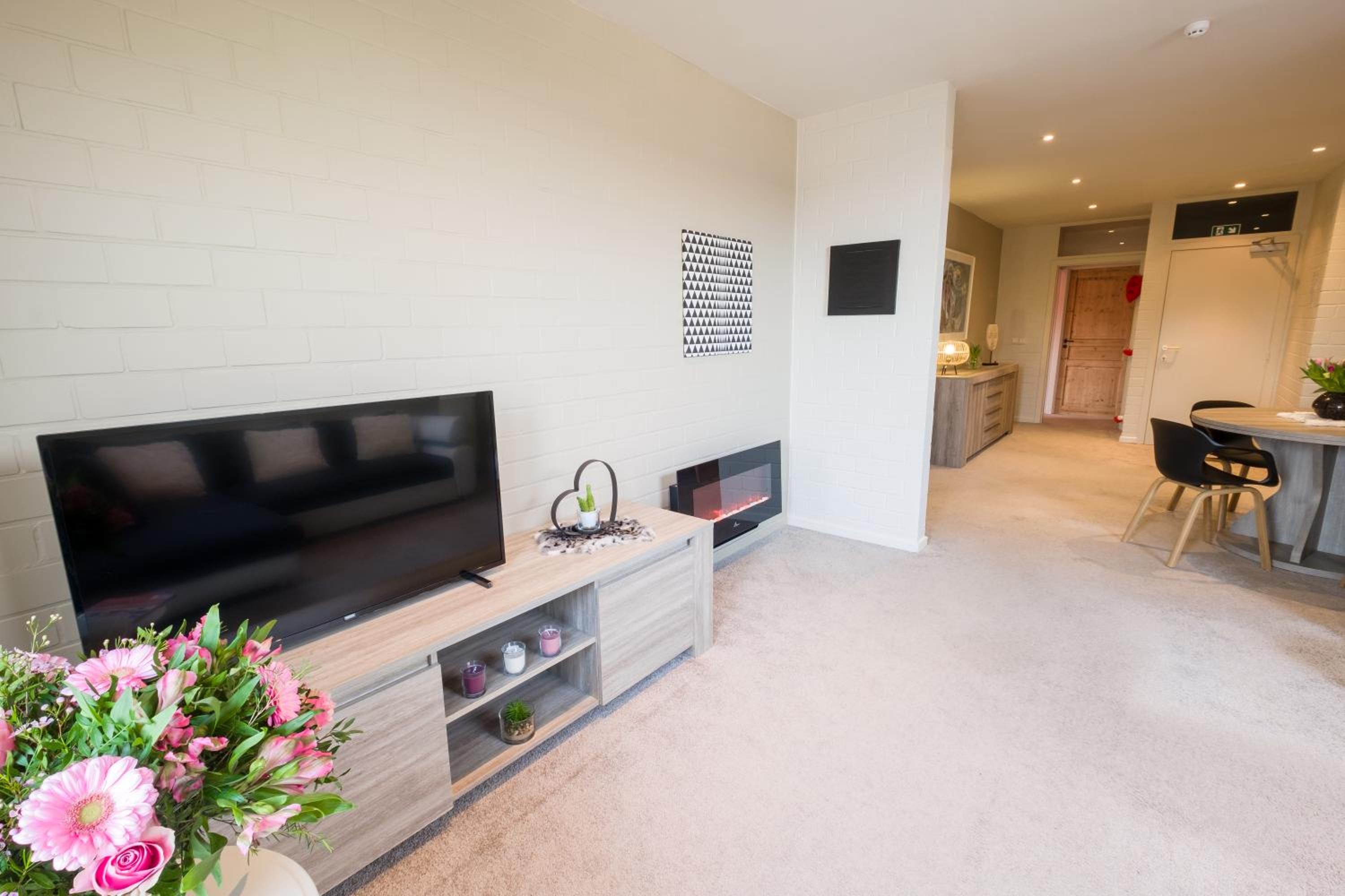 SHAMBALLA logies nieuw en zeer verzorgd appartement met voortuin en terras