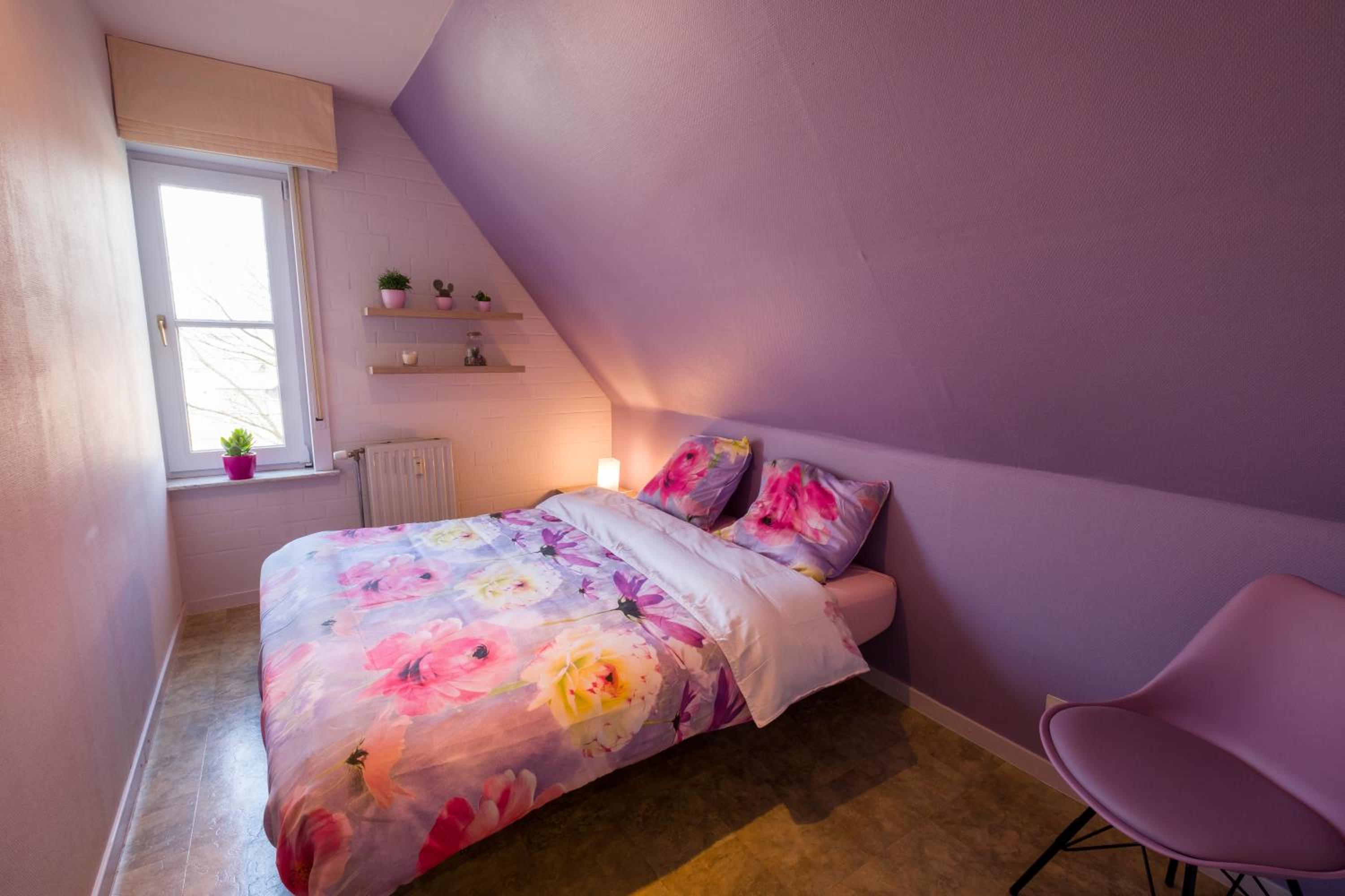 SHAMBALLA logies nieuw en zeer verzorgd appartement met voortuin en terras