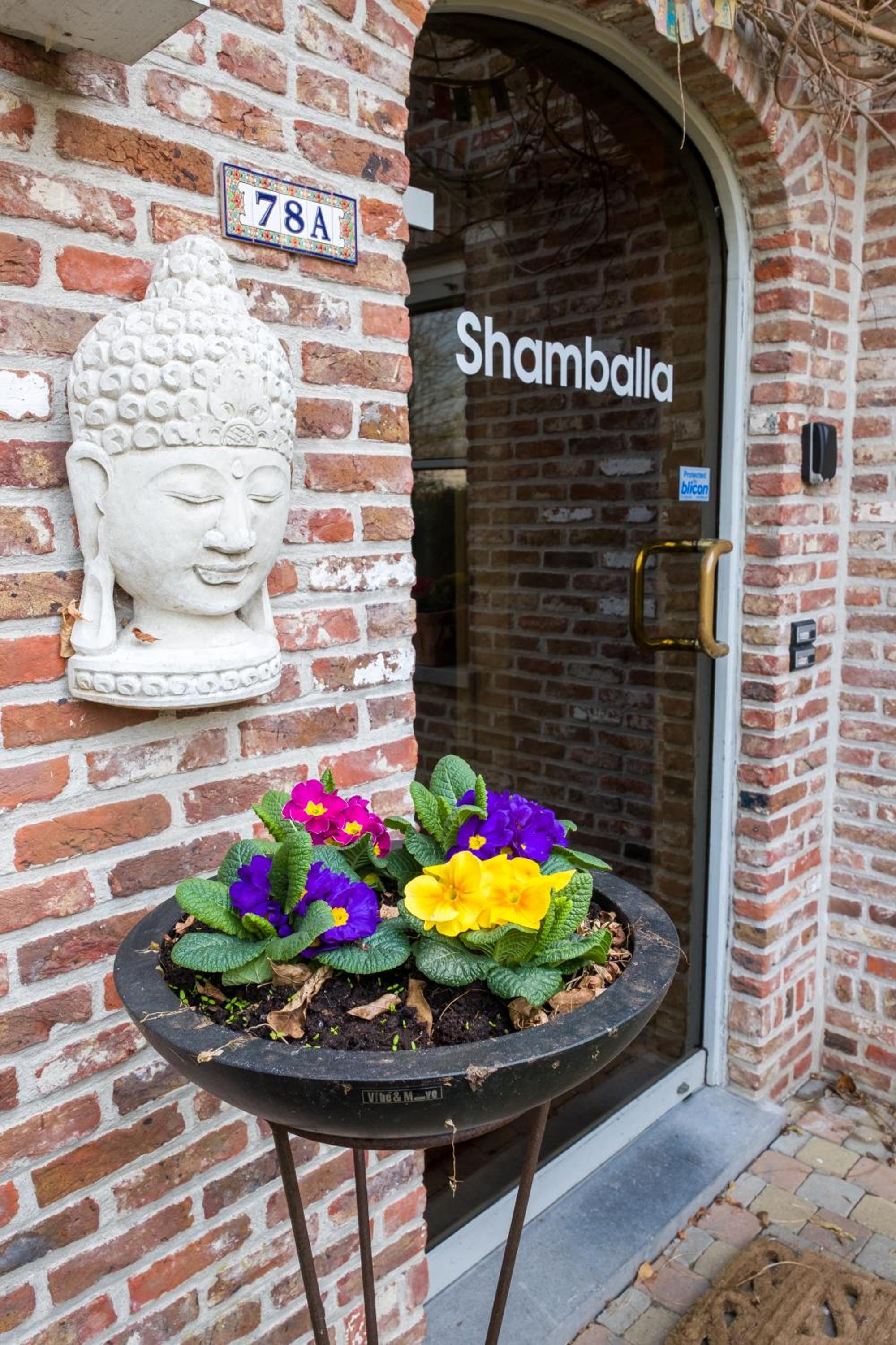 SHAMBALLA logies nieuw en zeer verzorgd appartement met voortuin en terras