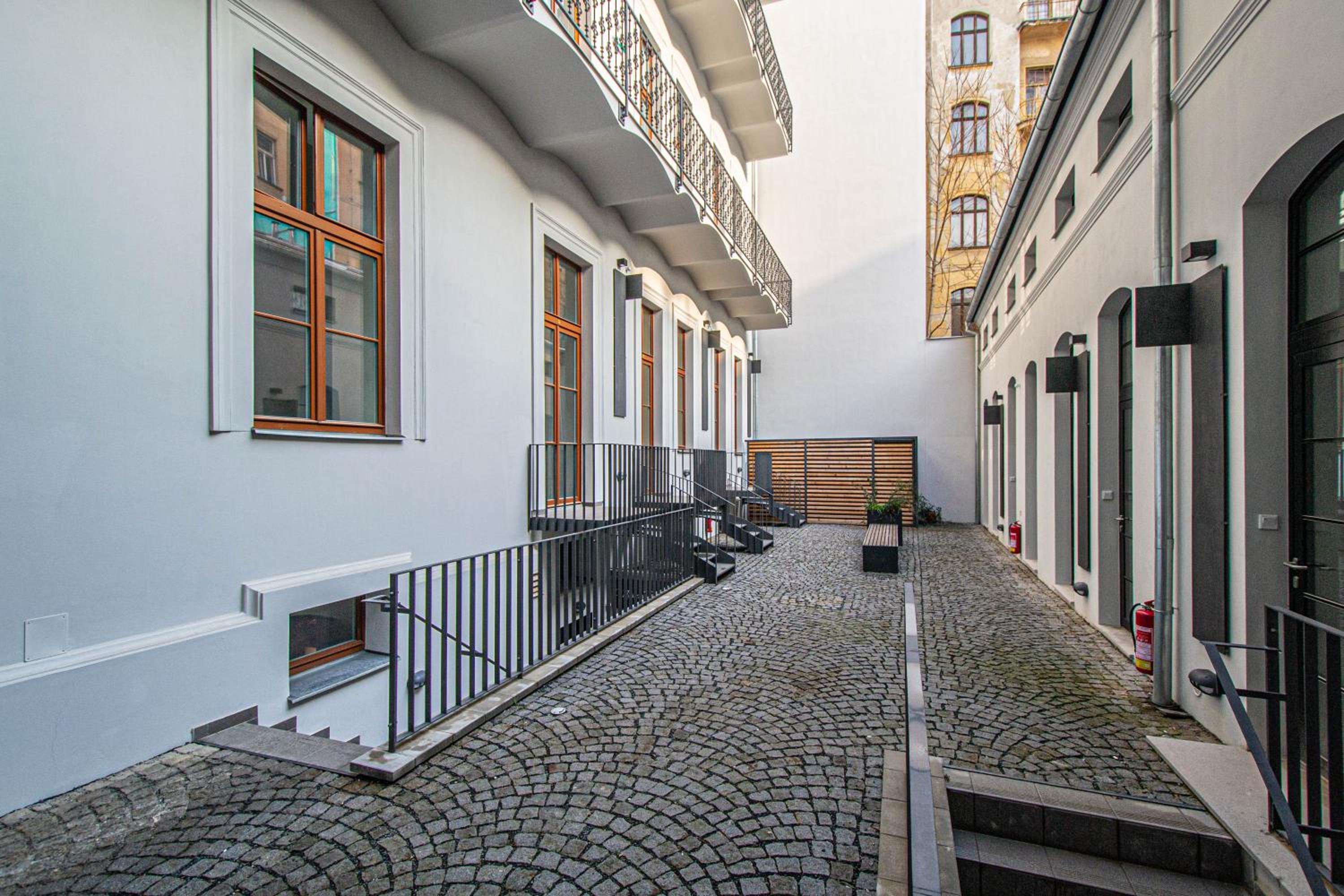 Main train station apartment close to the the Main Square!