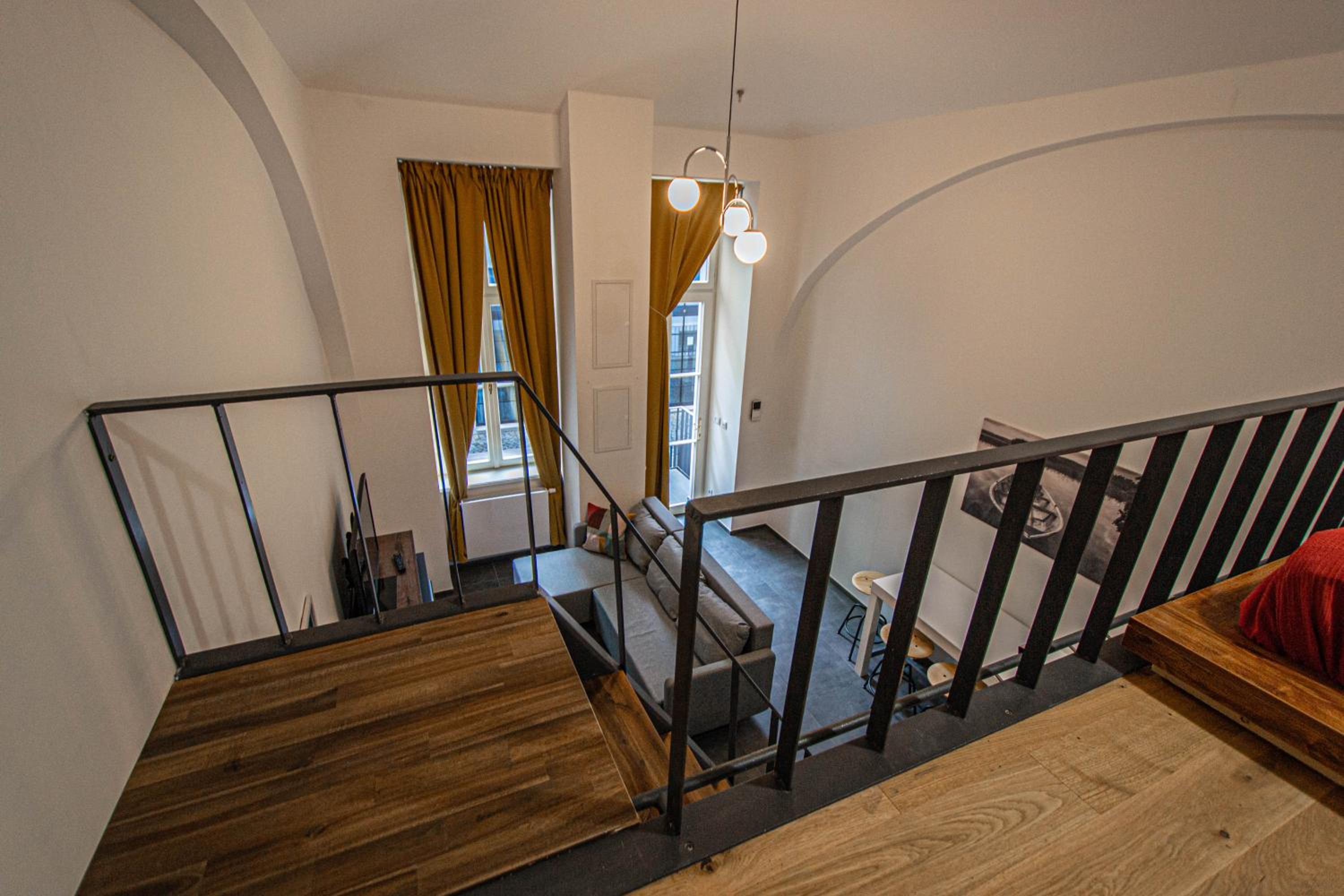 Main train station apartment close to the the Main Square!