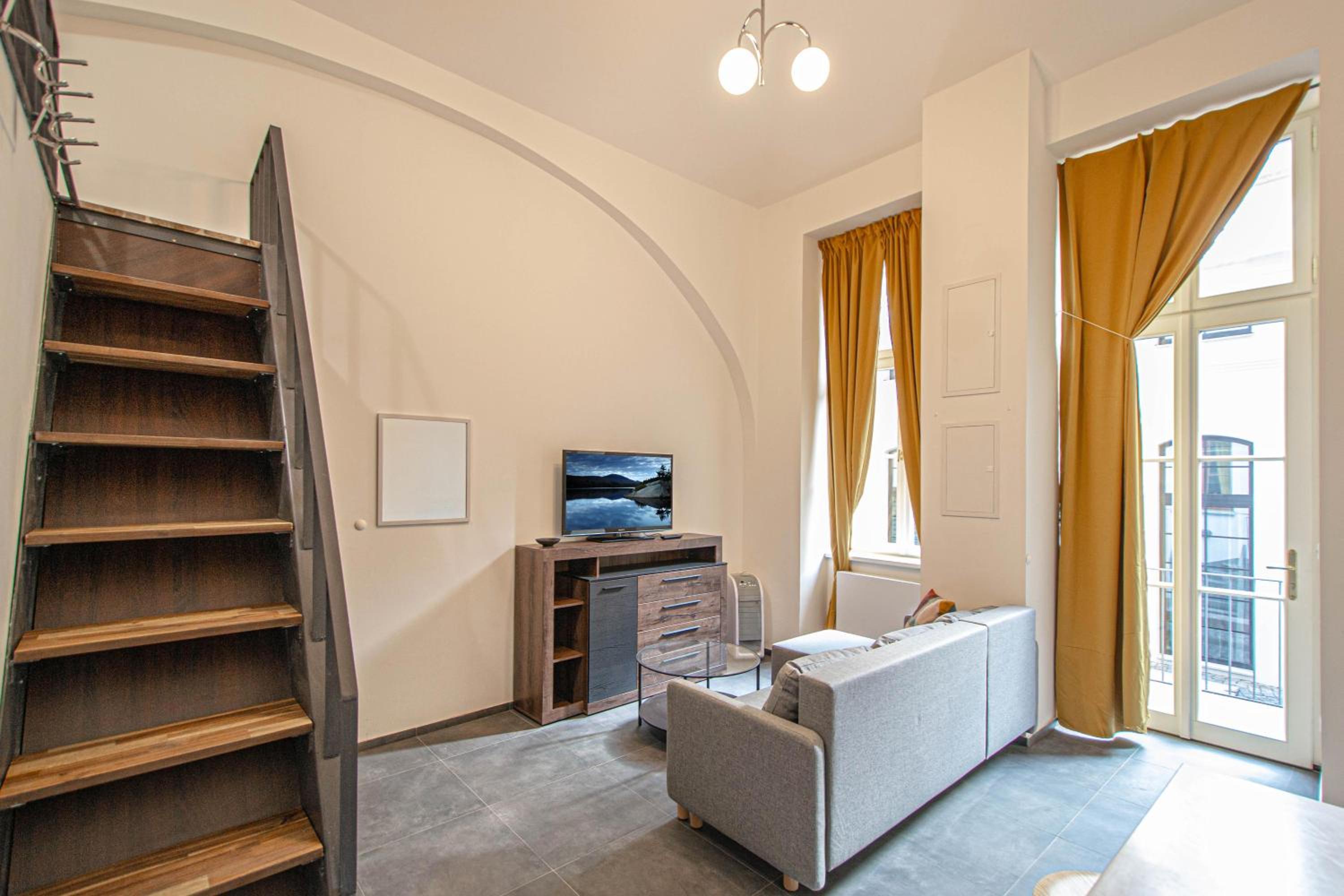 Main train station apartment close to the the Main Square!